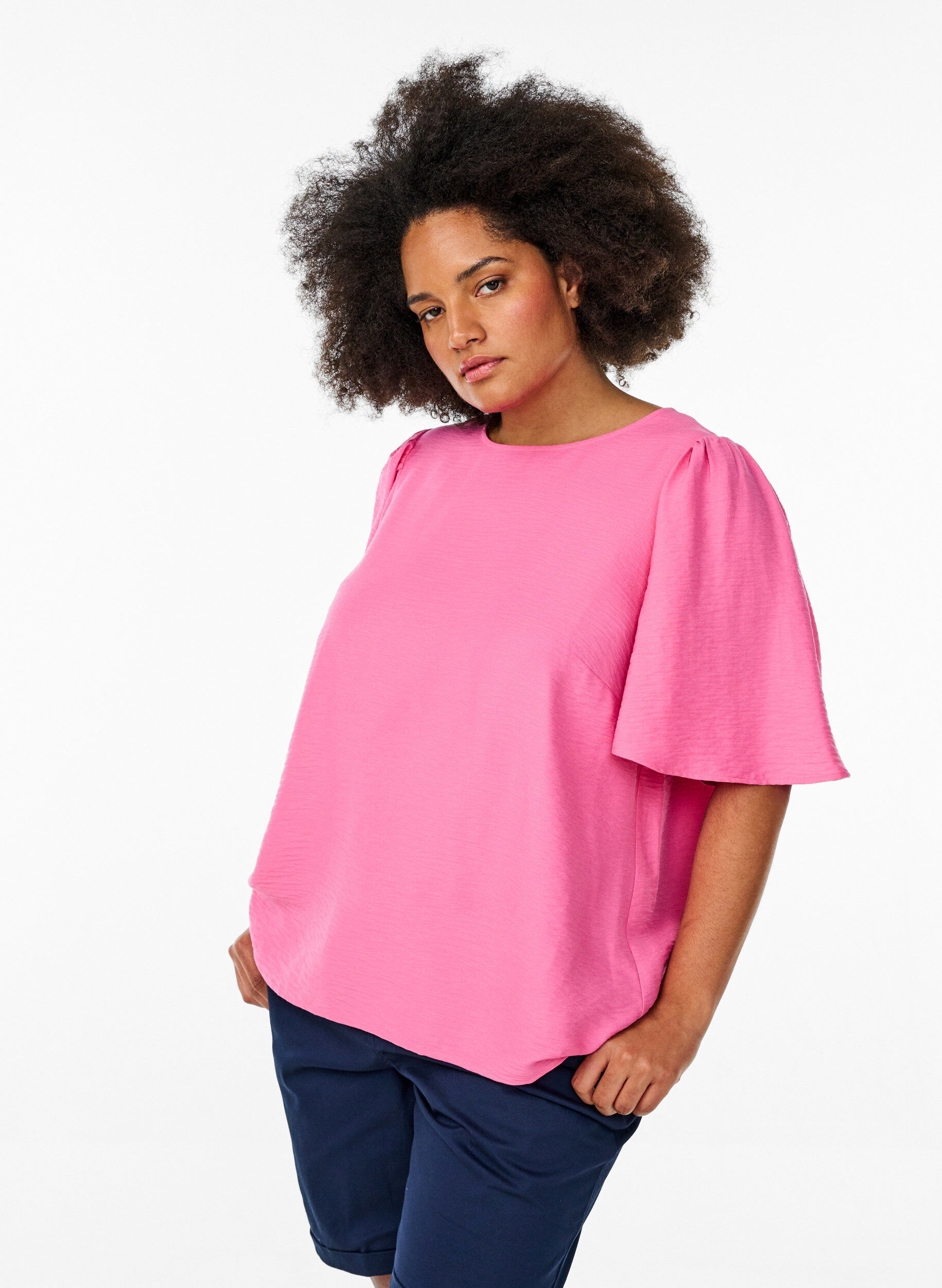 Blus med korta, vida &auml;rmar, Rosa, Model