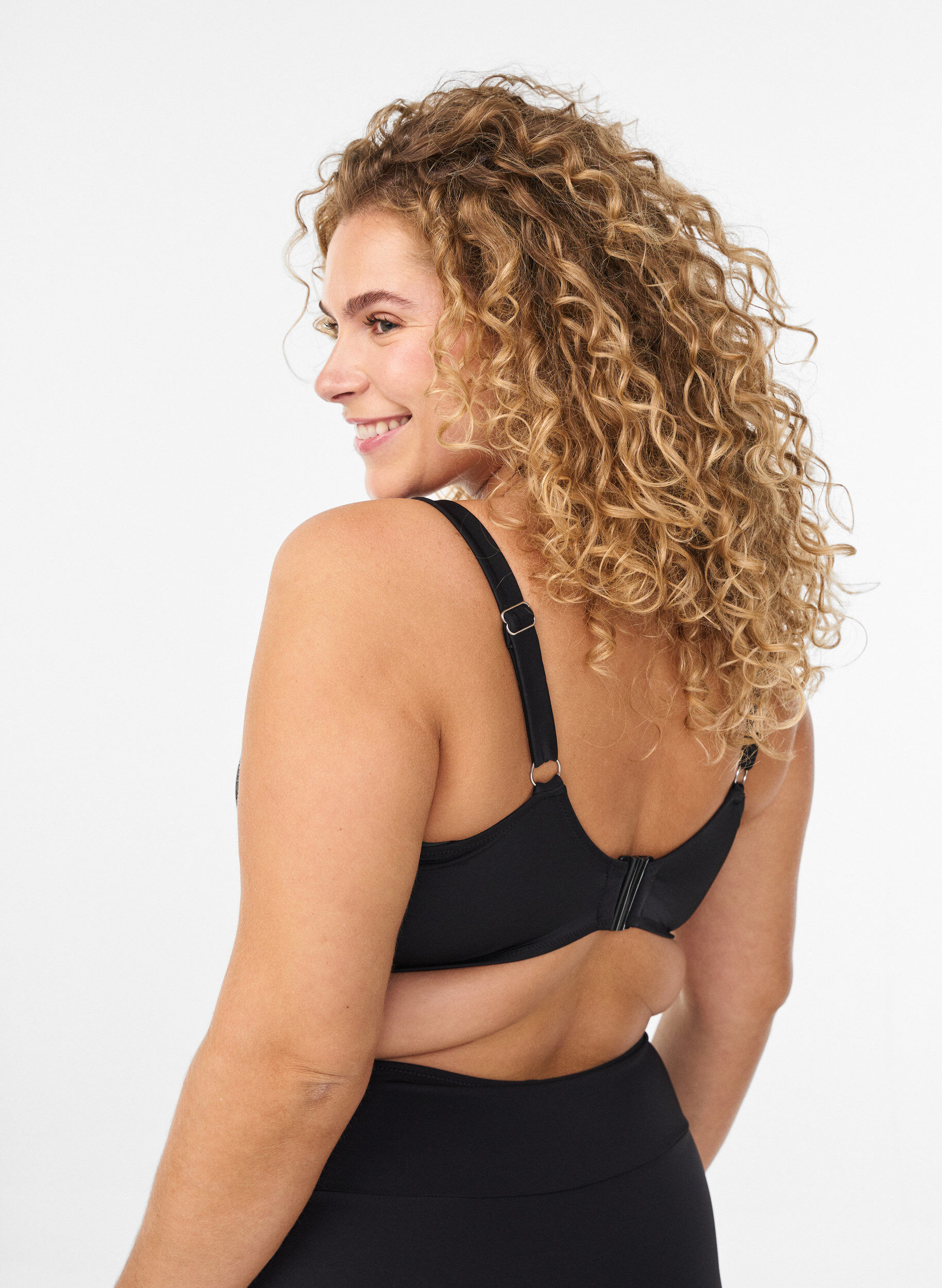 Zizzi Bikini&ouml;verdel med sn&ouml;rdetalj, Svart, Model image number 1