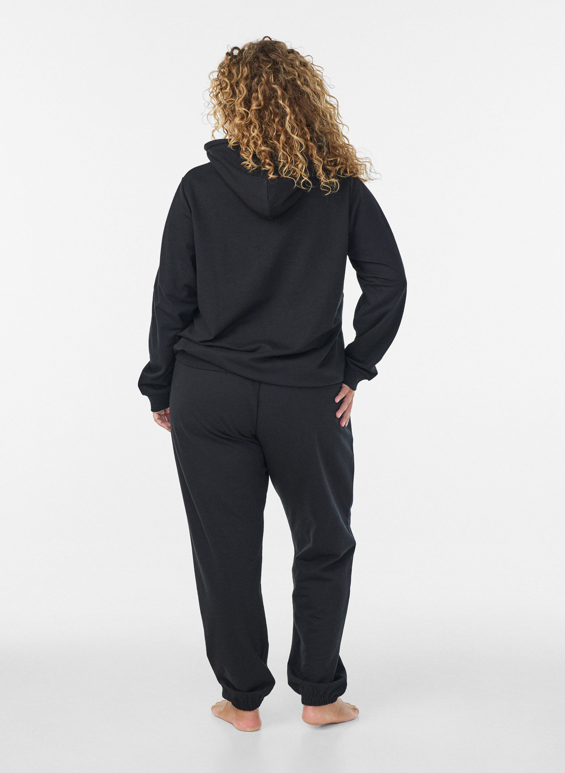 ZizziTr&ouml;ja med huva och tryck, Svart, Model image number 2