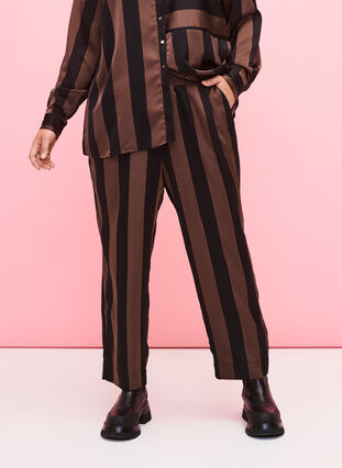 Korta byxor med ränder, Chestnut/B. Stripes, Model image number 2