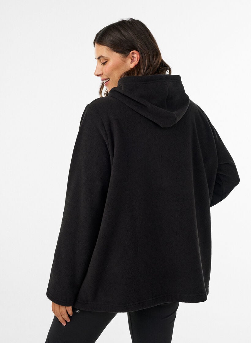 Huvtr&ouml;ja i fleece med h&ouml;g hals och broderad text, Svart, Model image number 2