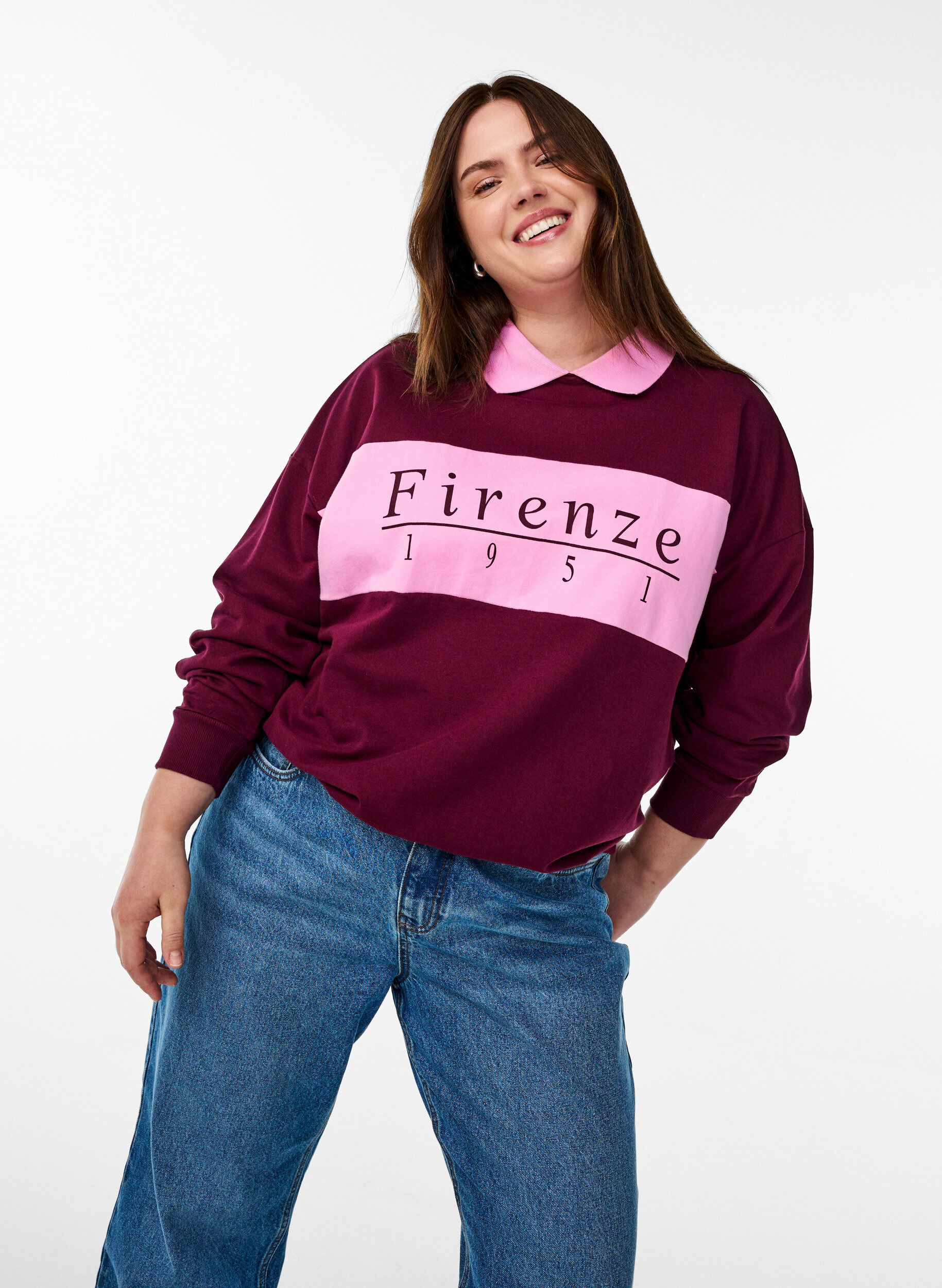 Zizzi Sweatshirt i ekologisk bomull med krage och kontrasttryck, M&ouml;rk Bordeaux, Model image number 3