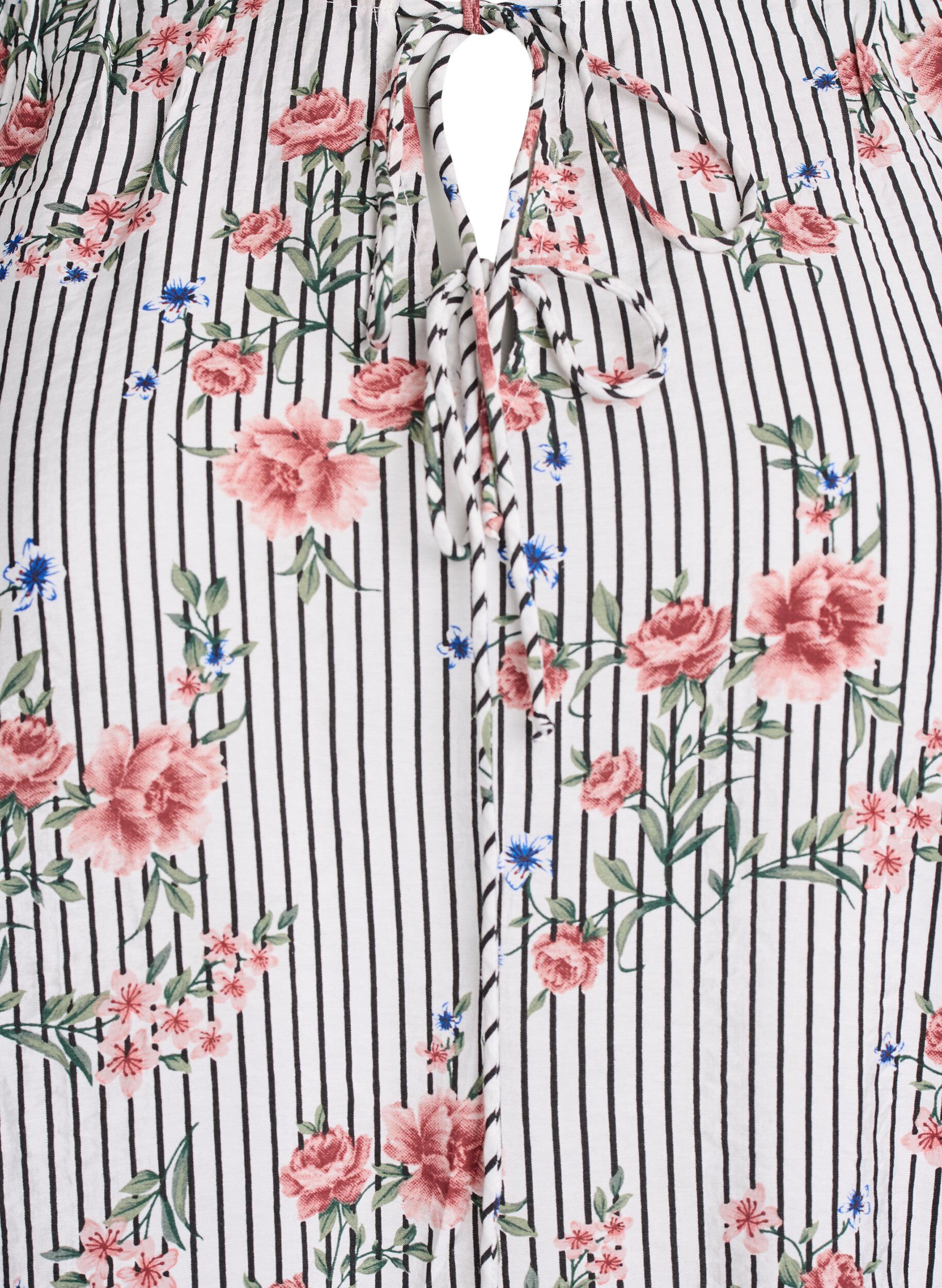 Zizzi Blus med blomm&ouml;nster och knytdetalj, Svart, Packshot image number 2