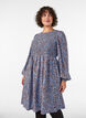 Kl&auml;nning i viskos med smock och helt&auml;ckande m&ouml;nster, Bl&aring;, Model image number 0