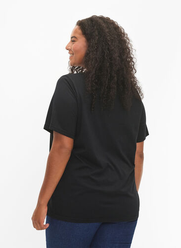T-shirt från FLASH med tryck, Black Be Kind, Model image number 1