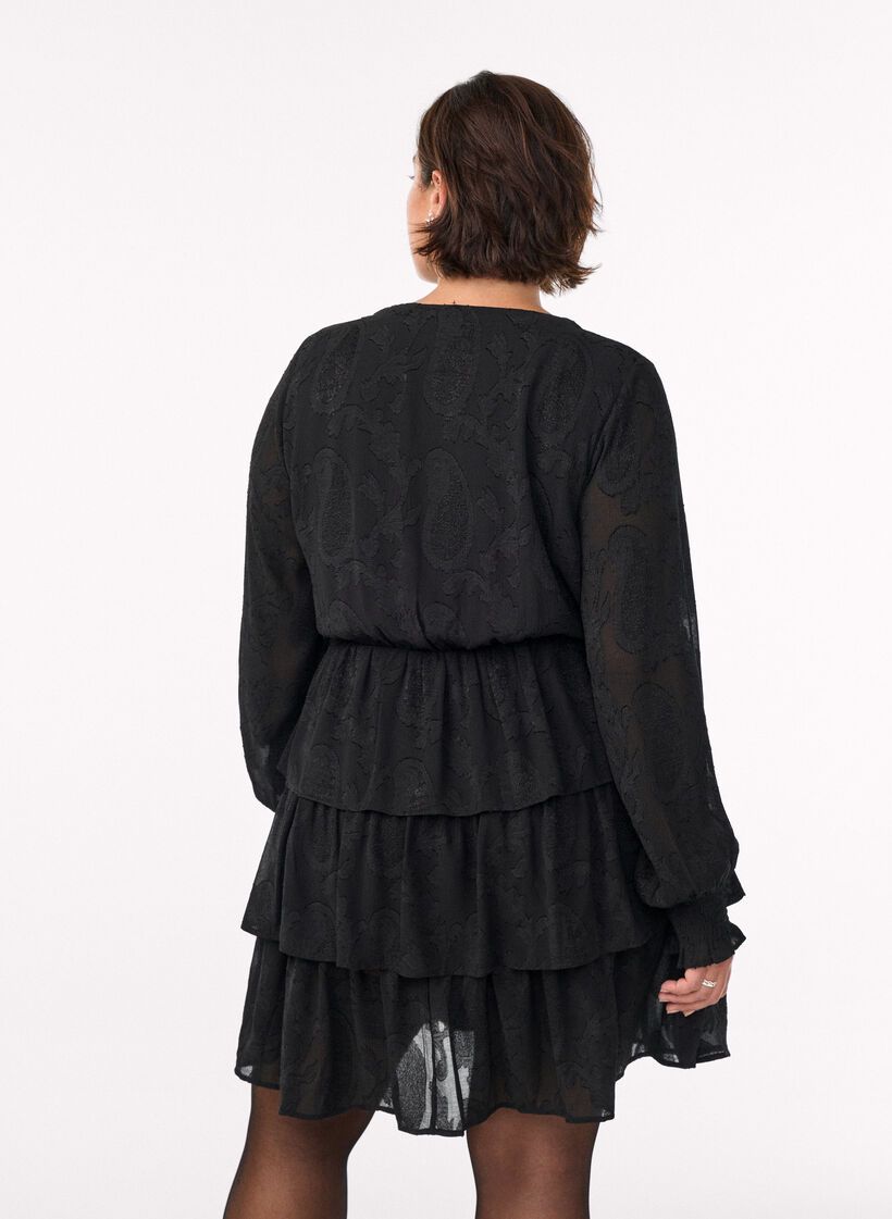 Kort kl&auml;nning med volanger och strukturm&ouml;nster, Svart, Model image number 2