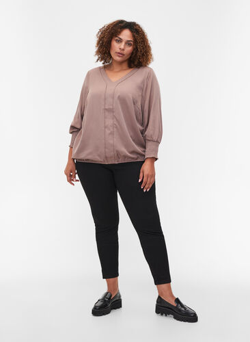 Kampanjvara – Croppade Amy jeans med slits, Black, Model image number 0