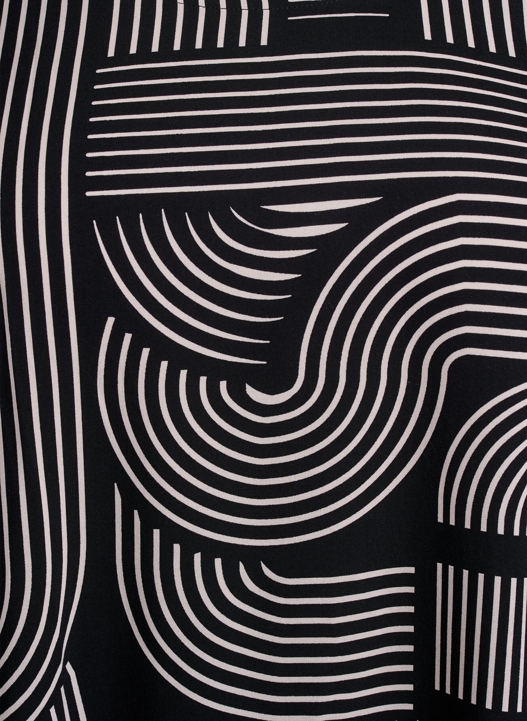 Zizzi FLASH &ndash; Kort&auml;rmad viskosblus med tryck, Svart, Packshot image number 2