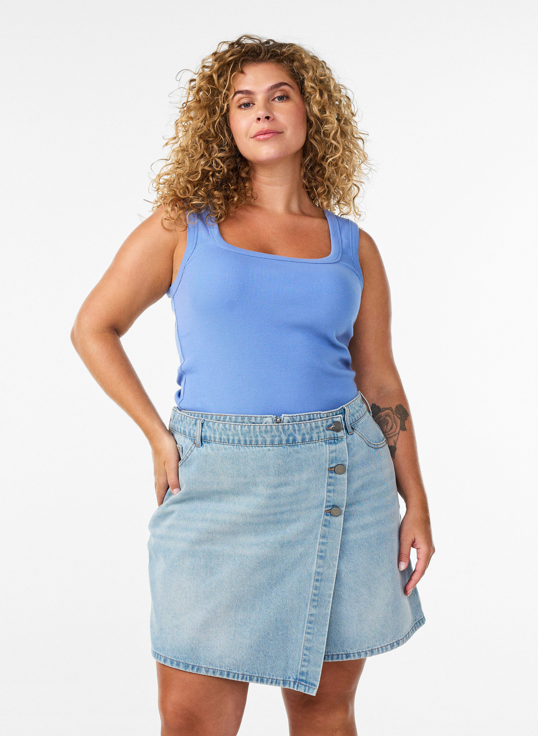ZizziDenimskorts med omlotteffekt och h&ouml;g midja, Bl&aring;, Model image number 0