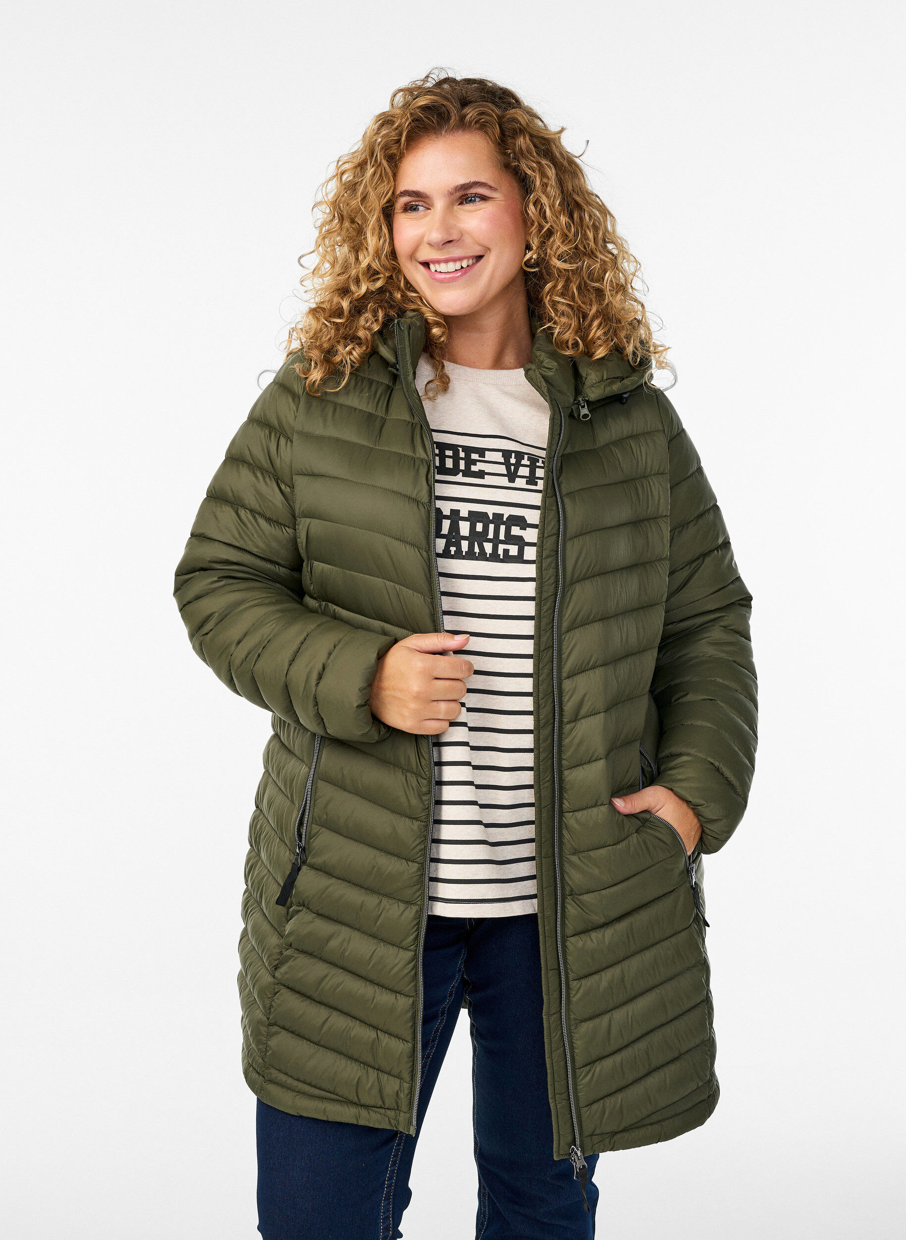 L&auml;ttviktsjacka med fickor och avtagbar huva, Gr&ouml;n, Model