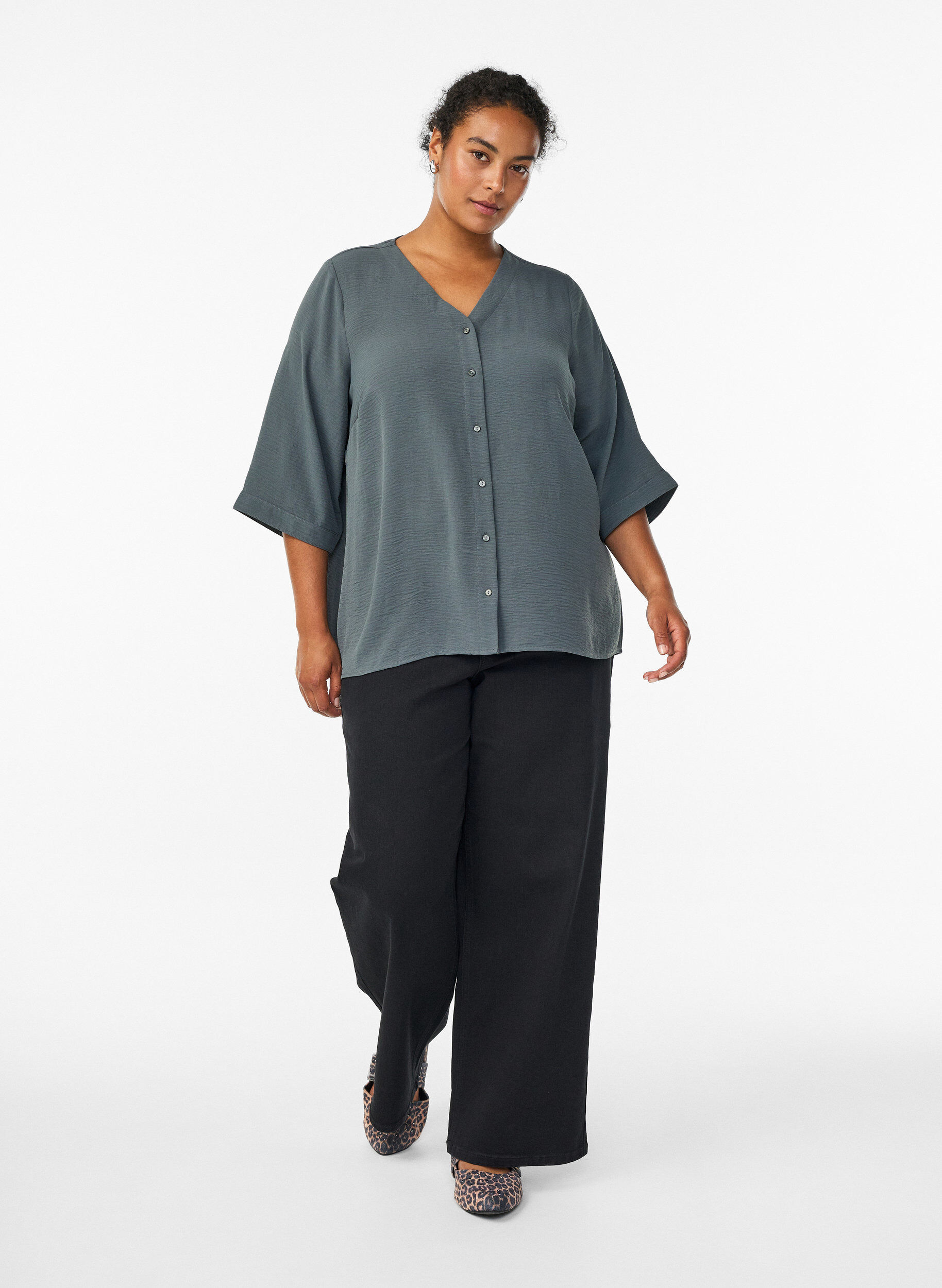 ZizziSkjortblus med v-ringning och 3/4-&auml;rm, Gr&ouml;n, Model image number 1