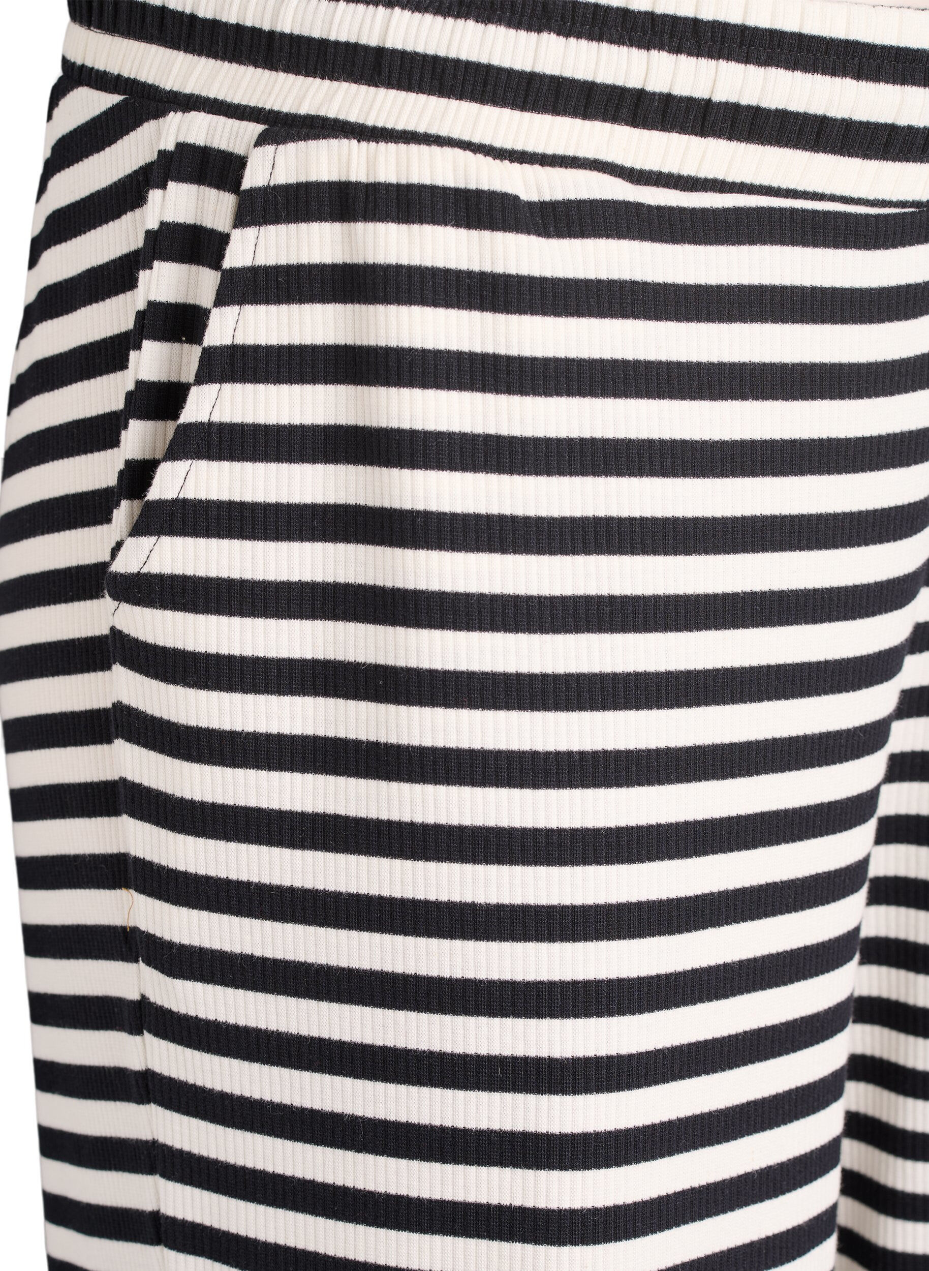 ZizziRandiga pyjamasbyxor med h&ouml;g midja och vida ben, Svart, Packshot image number 2