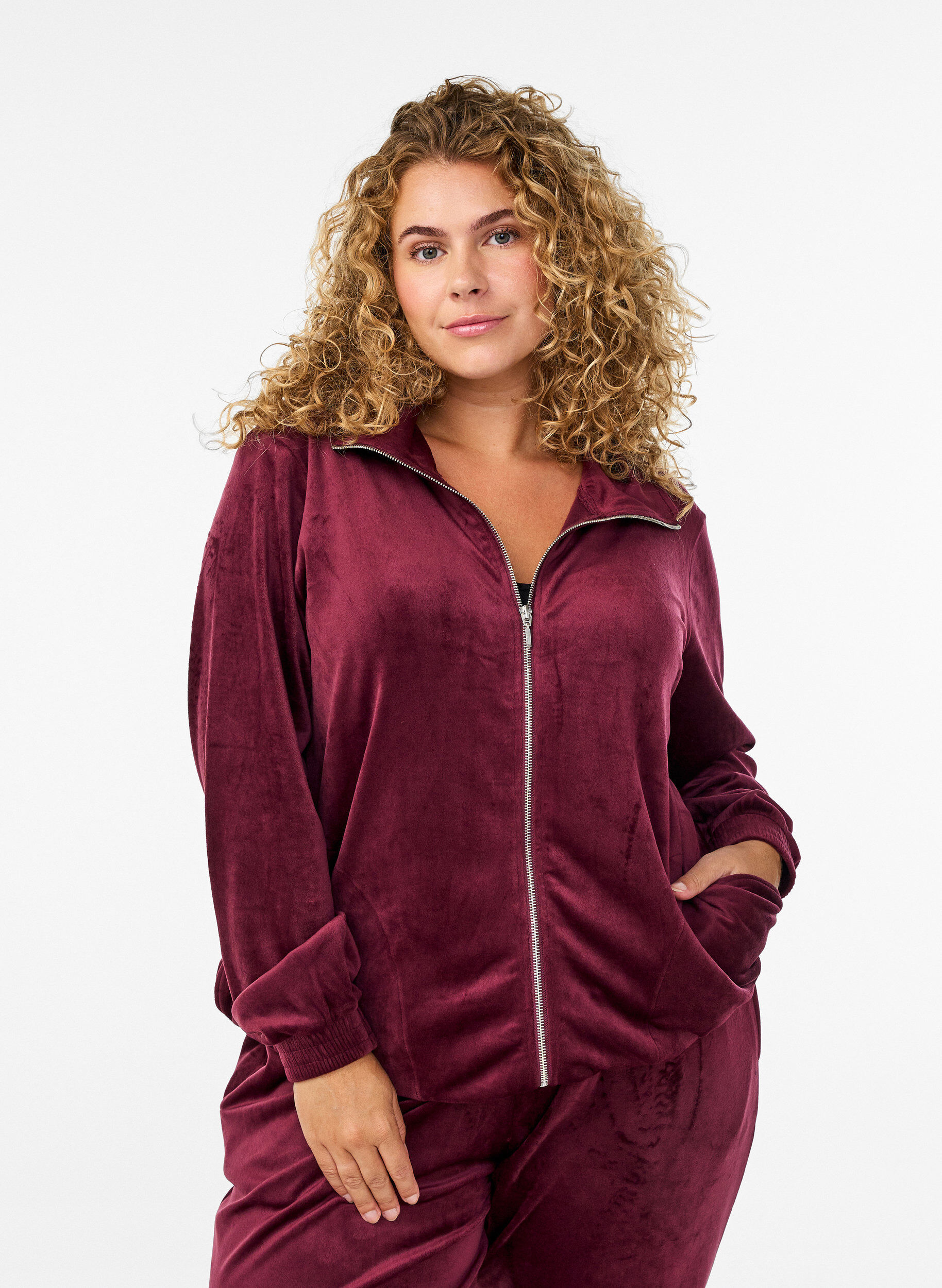 Cardigan i velour med dragkedja och h&ouml;g krage, M&ouml;rk Bordeaux, Model