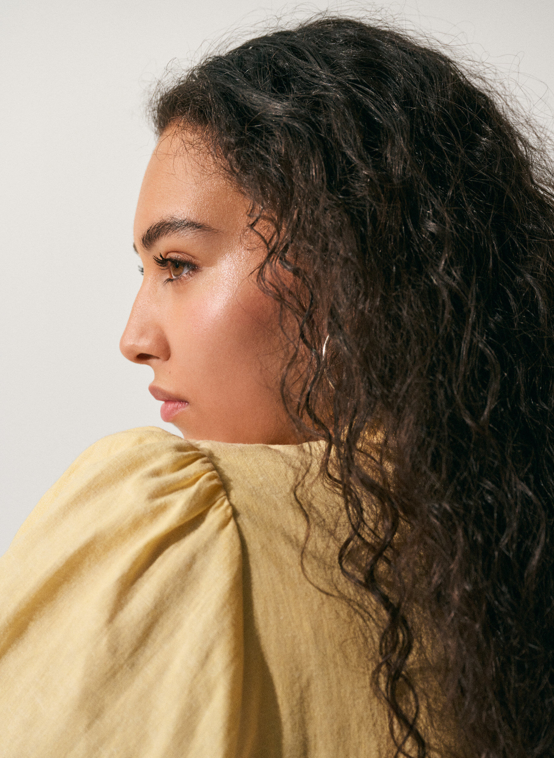 Skjortkl&auml;nning i linne och viskos med ett knytsk&auml;rp