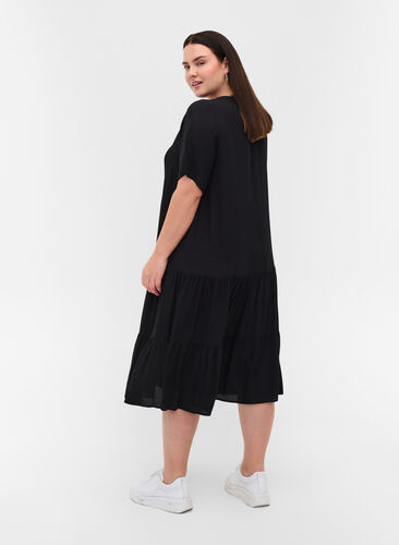 Kortärmad viskosklänning med mönster, Black, Model image number 1