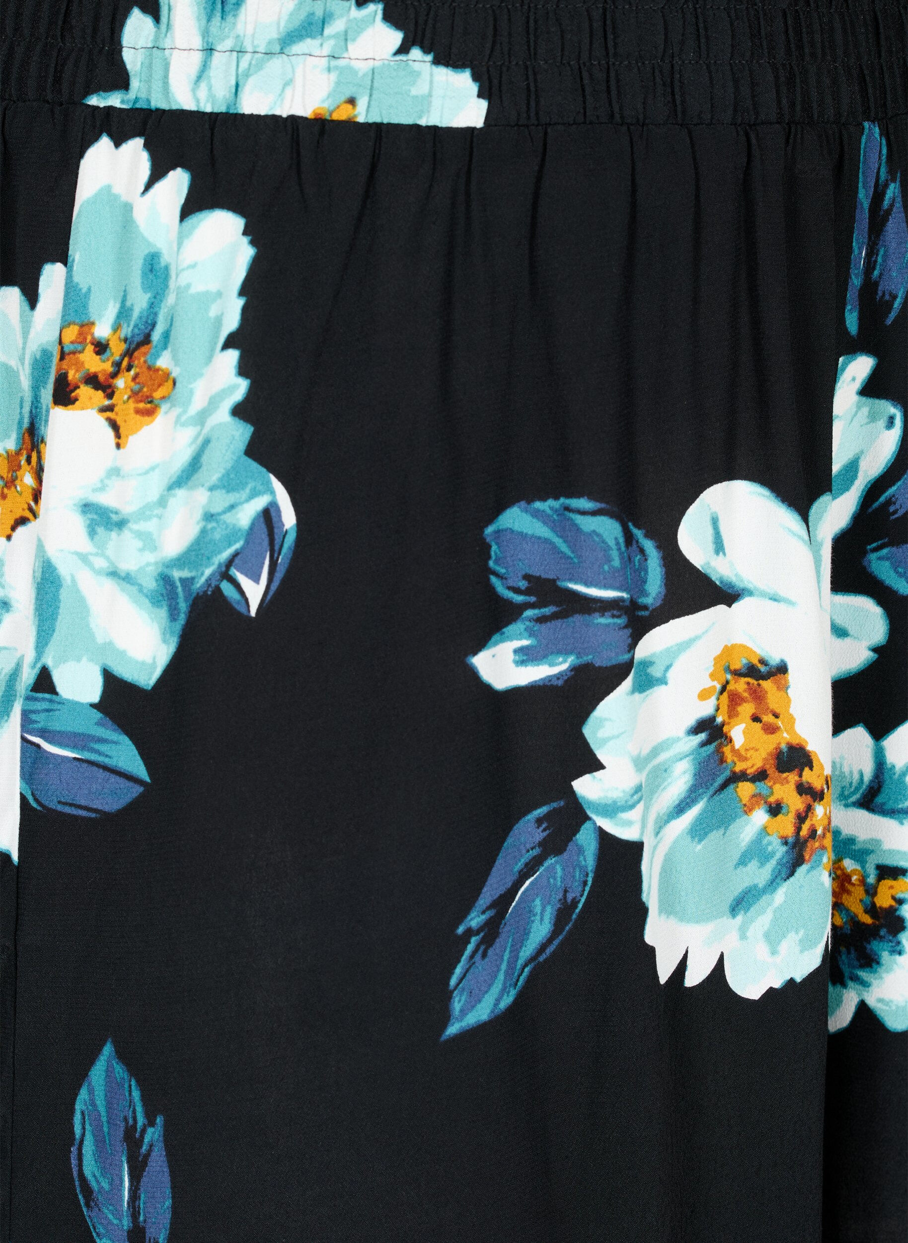 Zizzi L&ouml;st sittande shorts i viskos, Black Big Flower, Packshot image number 2