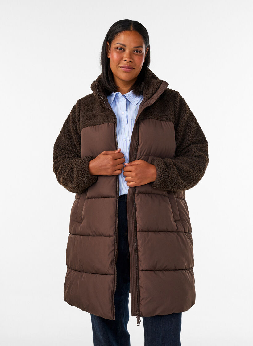 Halvl&aring;ng pufferjacka med teddyfleece, Brun, Model image number 0
