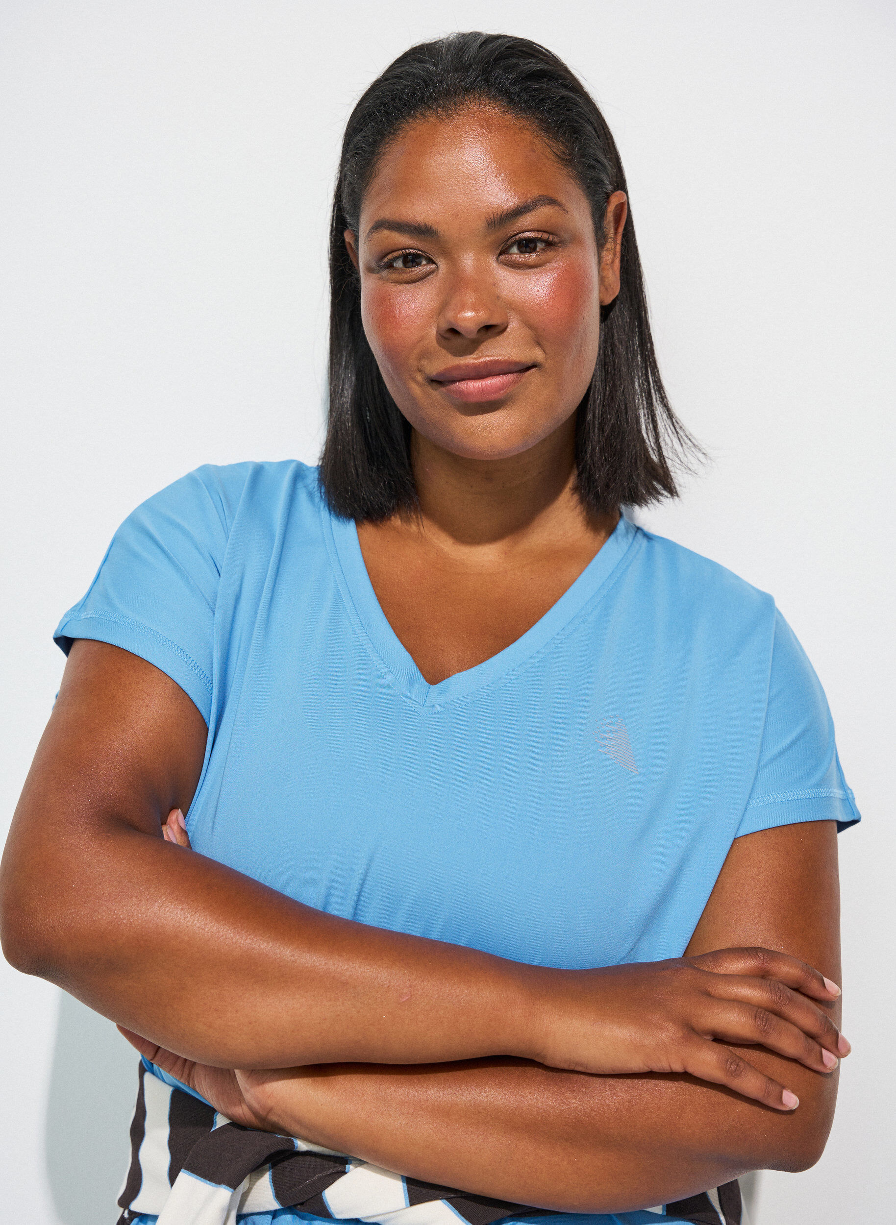 ZizziTr&auml;nings t-shirt med v-ringning och l&ouml;s passform, Bl&aring;, Model image number 3