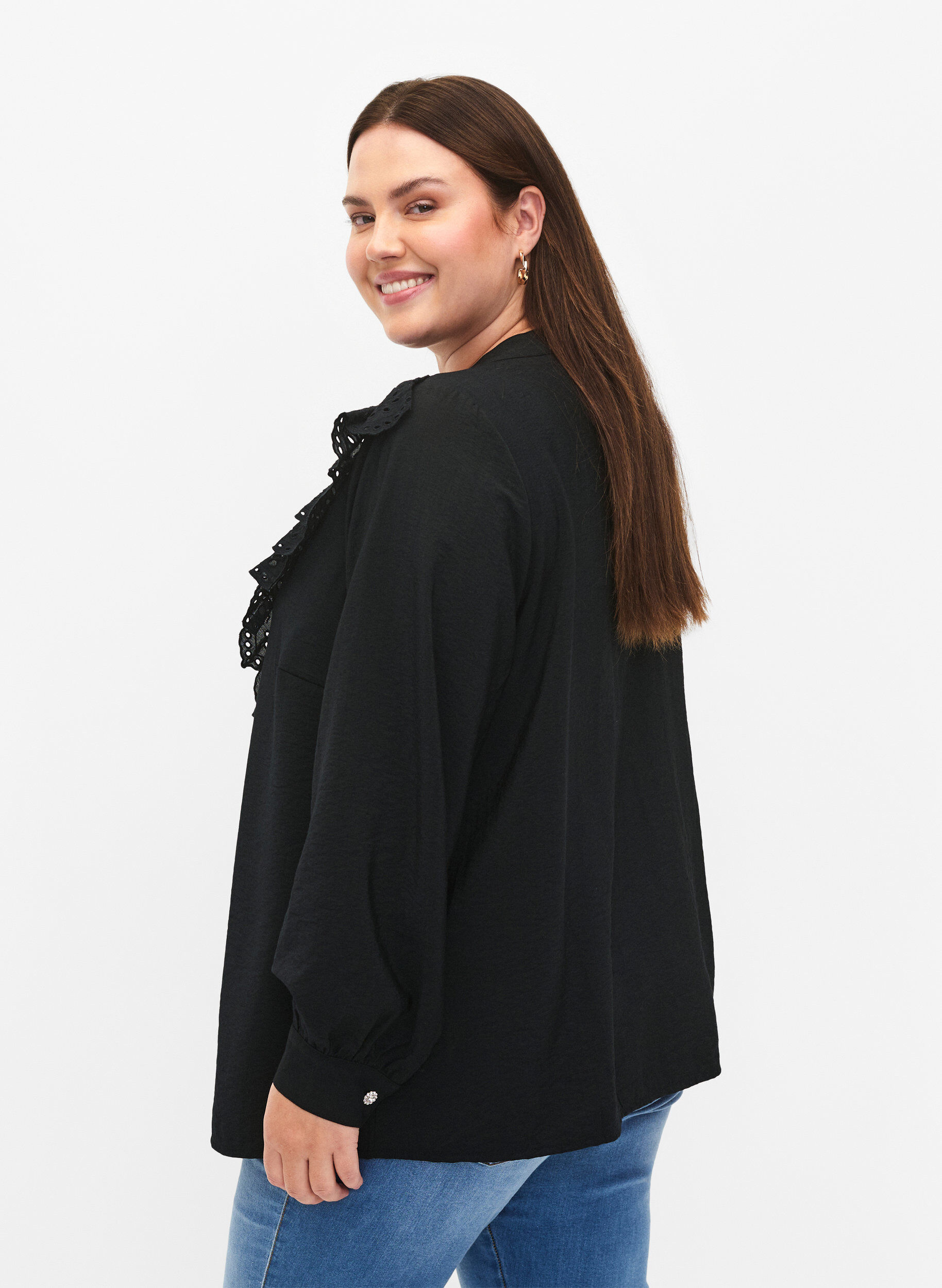 Zizzi Skjortblus i viskos med volanger, Black, Model image number 1