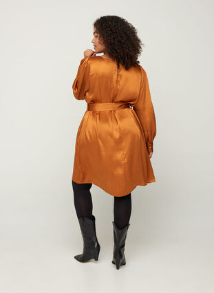 Glansig klänning med bälte och puffärmar, Buckthorn Brown, Model image number 1