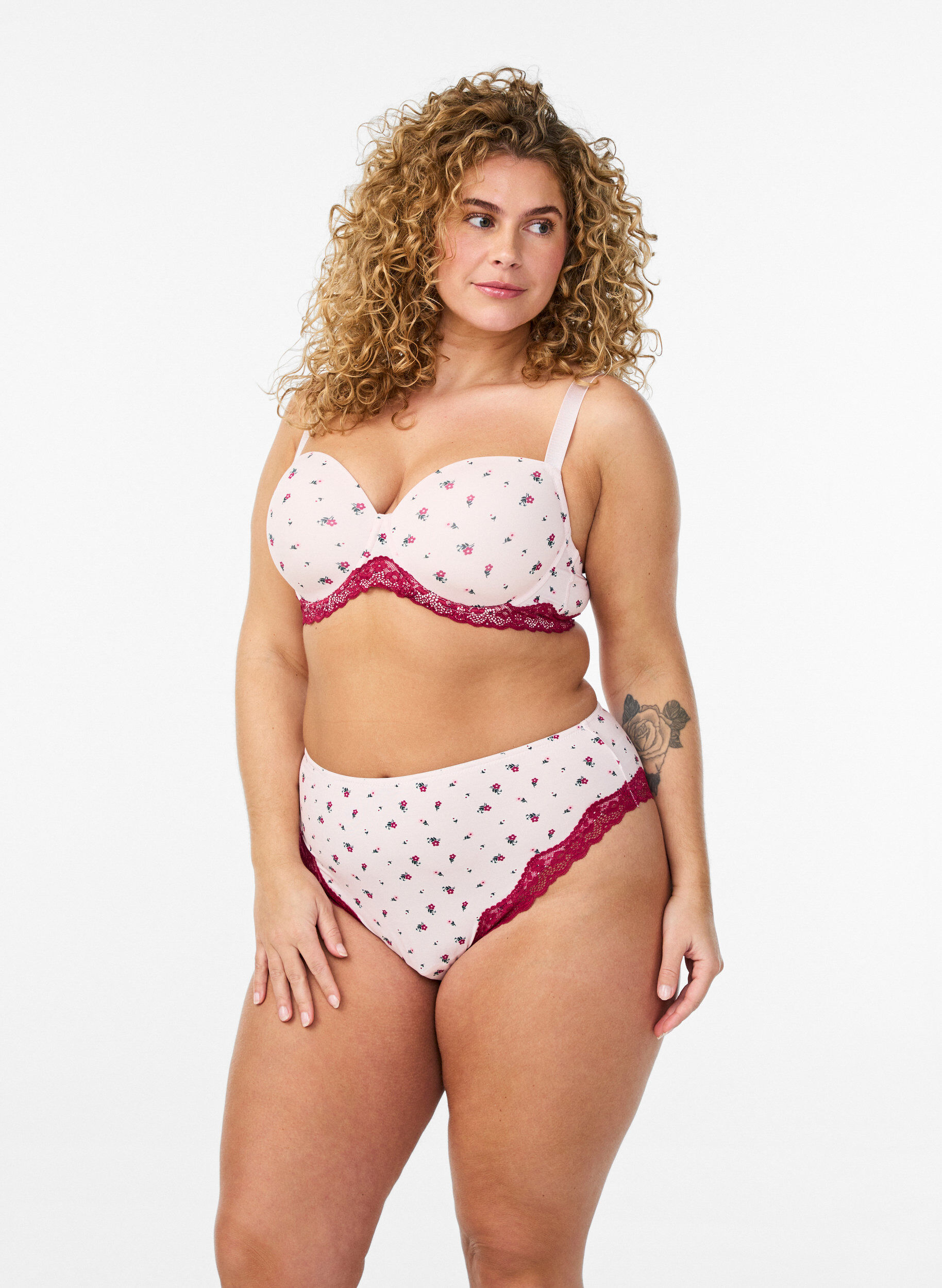 ZizziBraziliantrosa med blomsterm&ouml;nster och spets, Rosa, Model image number 1