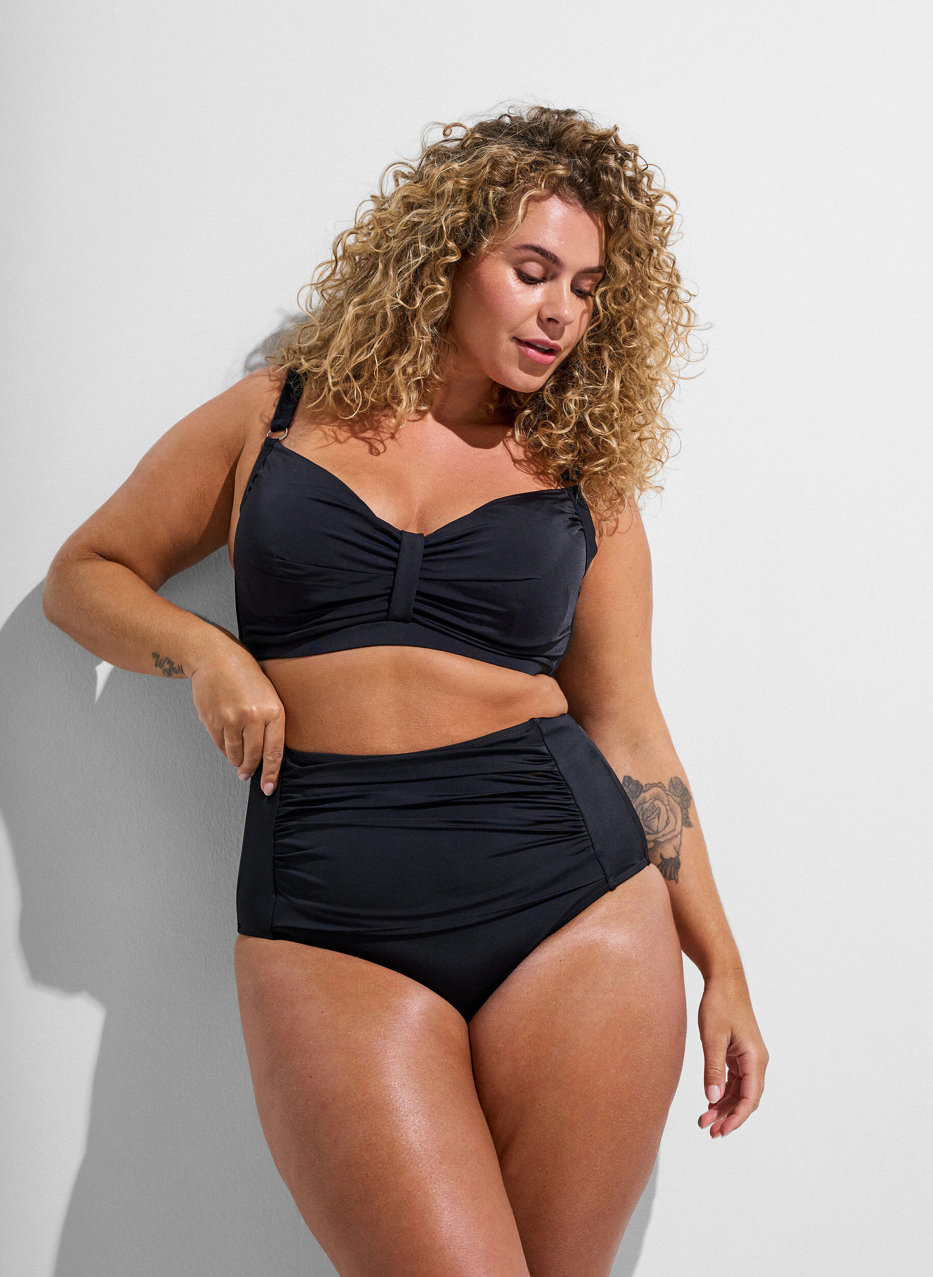 Bikinitrosa med h&ouml;g midja, Svart, Model