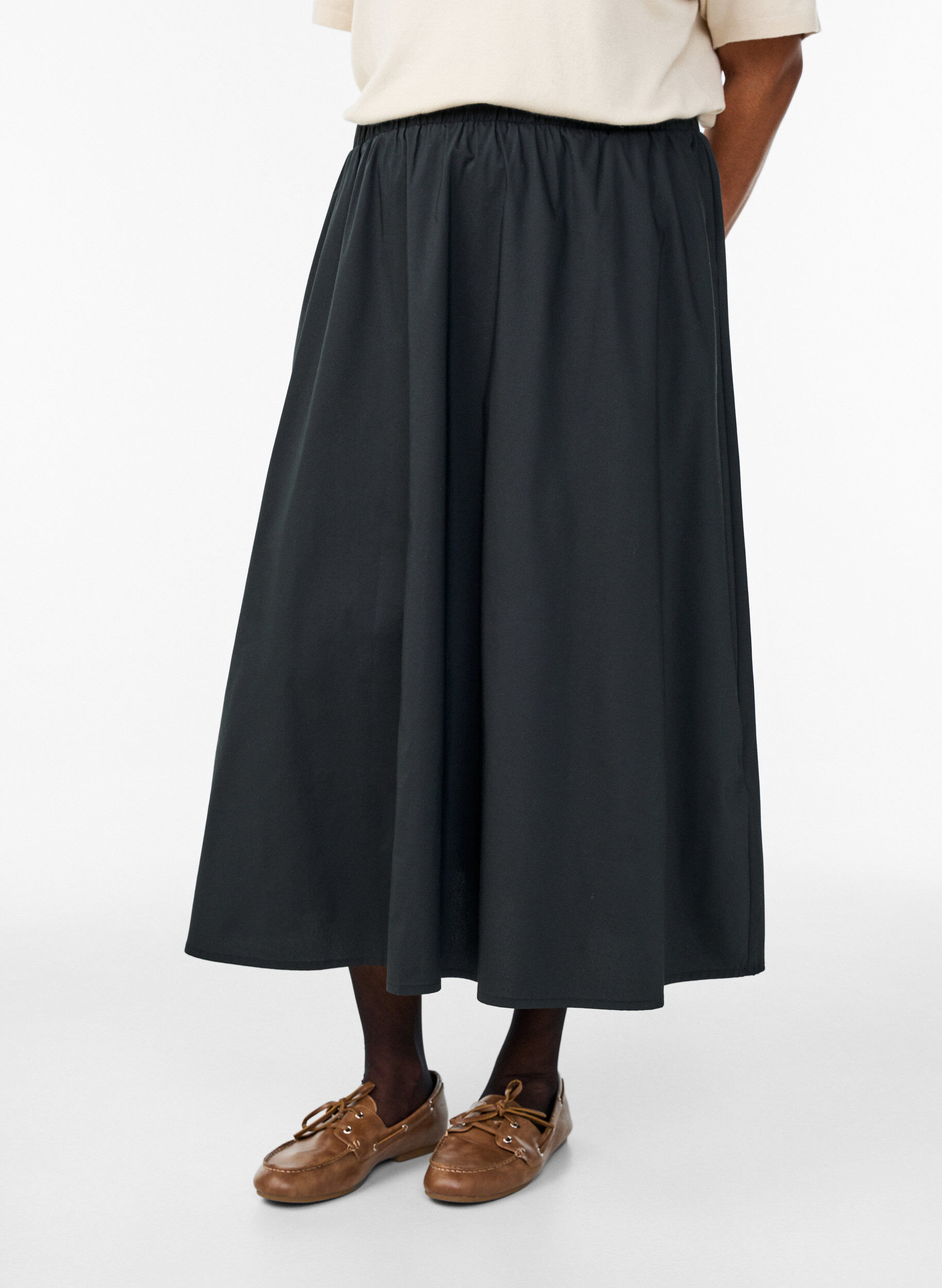 Zizzi Finstickad polotr&ouml;ja med korta &auml;rmar, Beige, Model image number 2