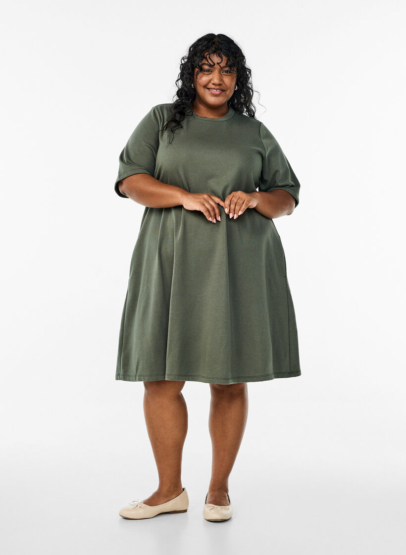Knälång jerseyklänning med fickor och A-linjeform, Grön, Model image number 1