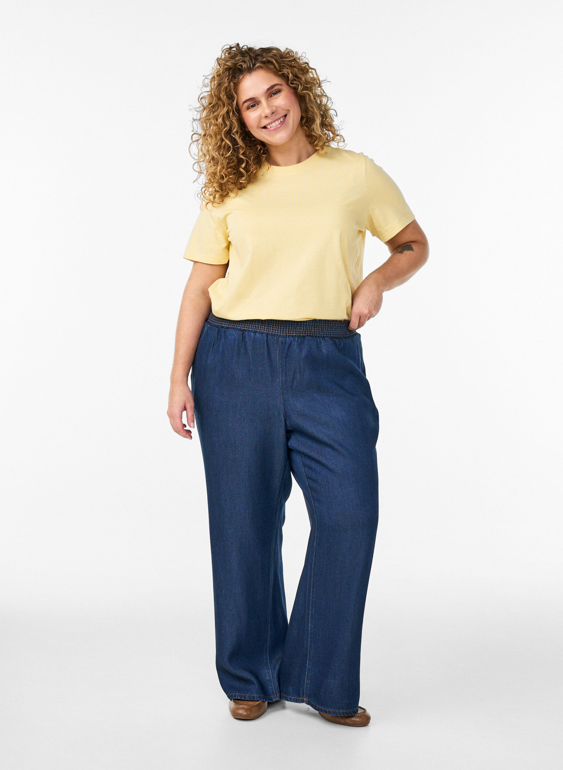 Zizzi Enkel t-shirt i bomull med rund halsringning, Gul, Model image number 1