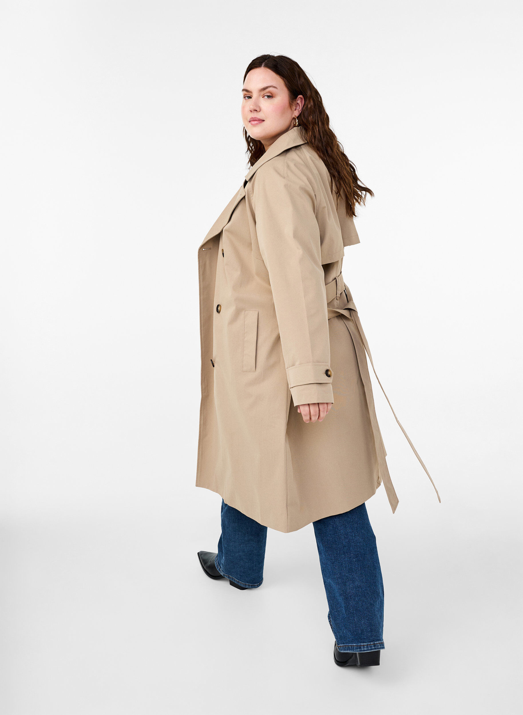 Zizzi Klassisk l&aring;ng trenchcoat med b&auml;lte, Chinchilla, Model image number 2