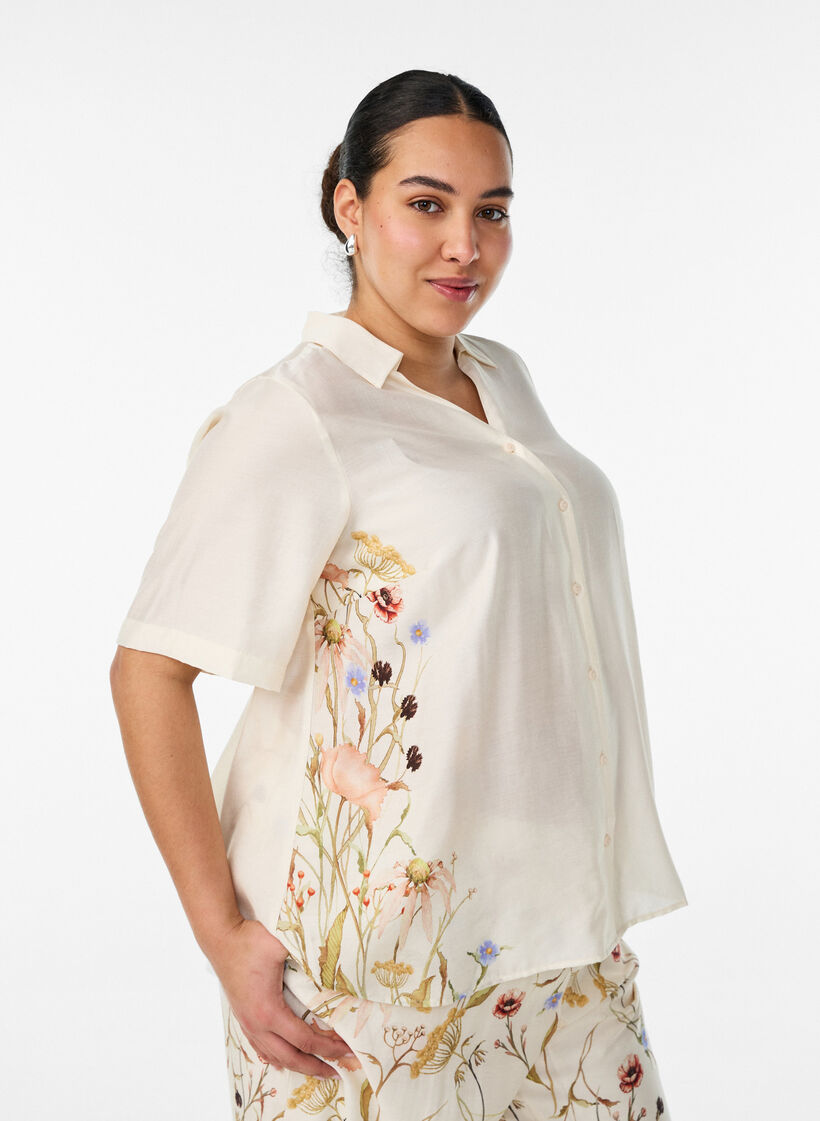 Skjortblus med armb&aring;gsl&aring;nga &auml;rmar och blommiga detaljer, Beige, Model image number 0