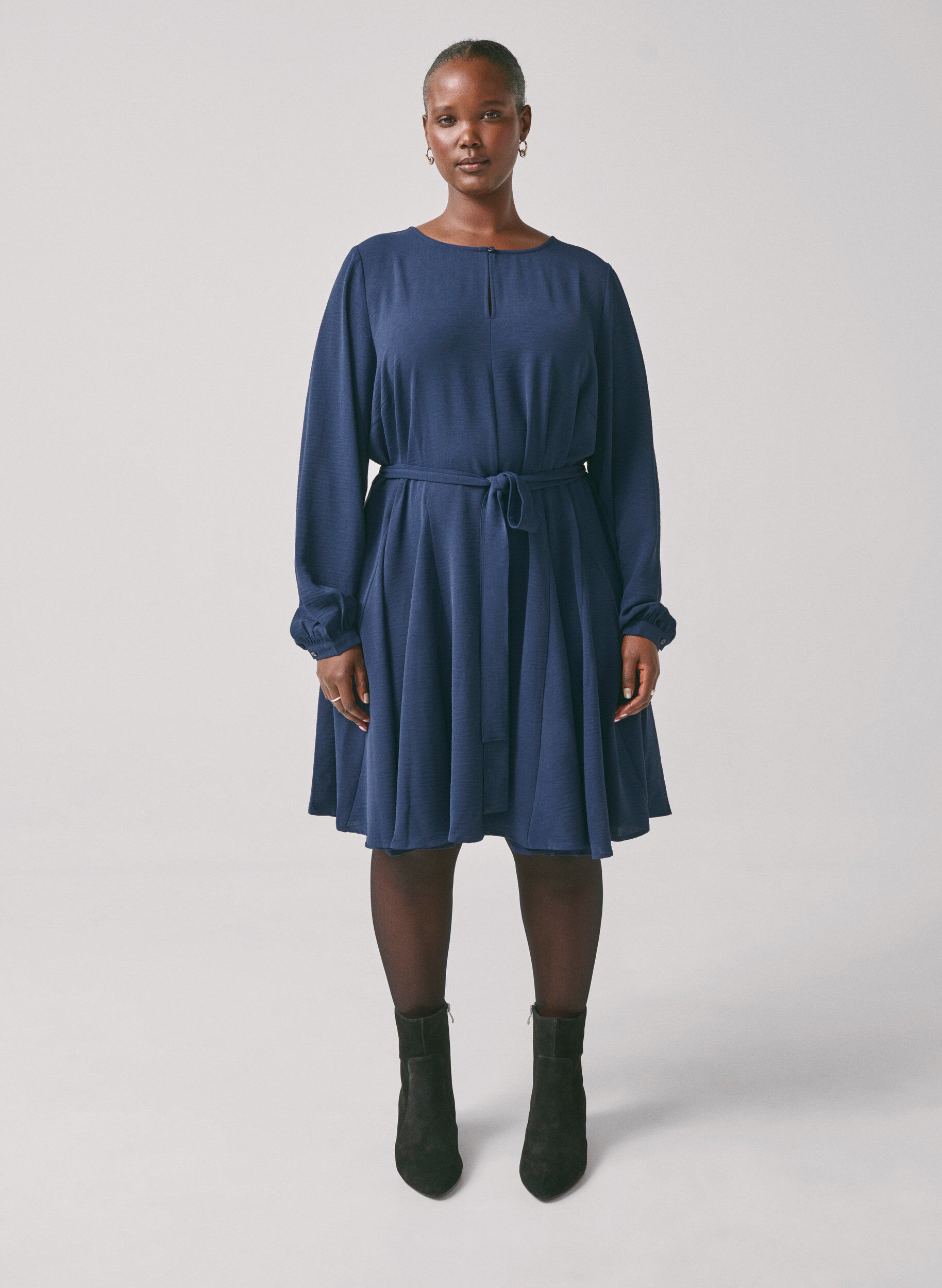 Zizzi L&aring;ng&auml;rmad kl&auml;nning med knytsk&auml;rp, Navy Blazer, Image image number 1