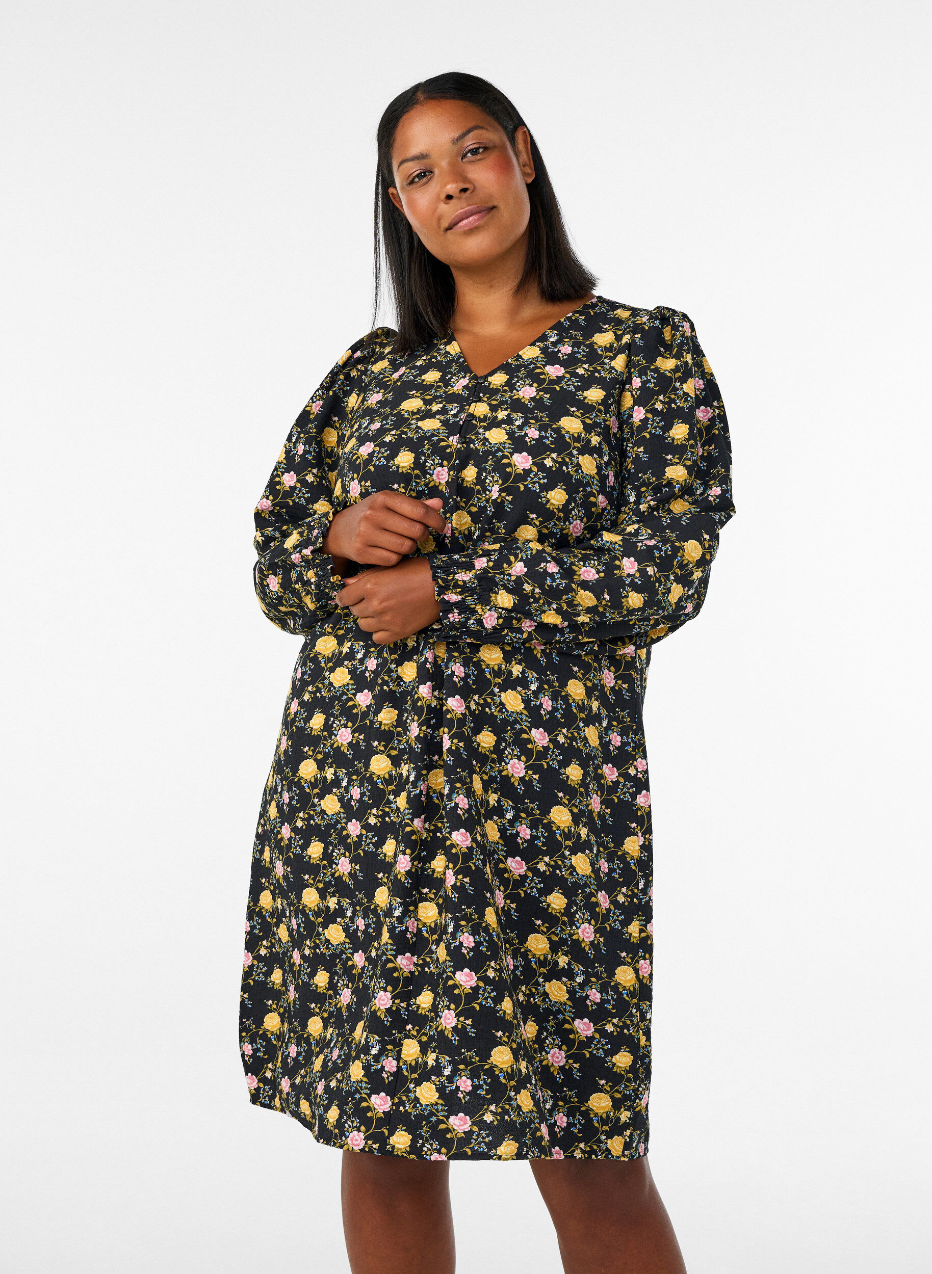 ZizziM&ouml;nstrad kl&auml;nning i viskos med l&aring;nga &auml;rmar, Svart, Model image number 0
