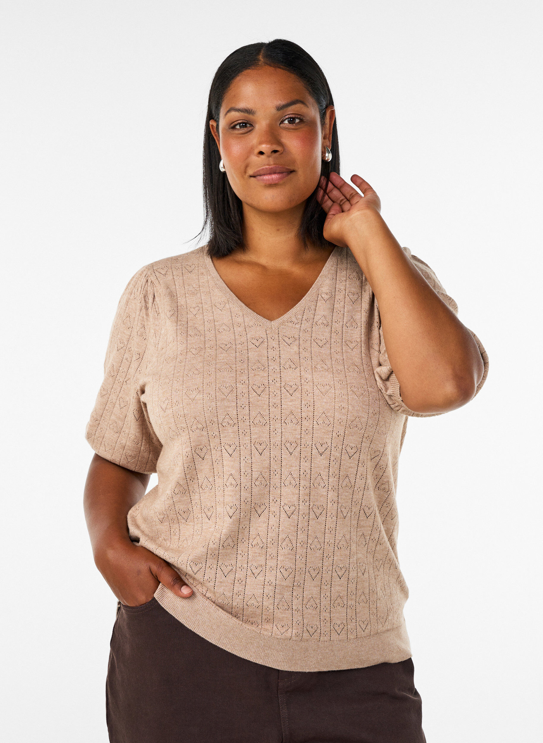 Kort&auml;rmad stickad blus med pointellem&ouml;nster, Beige, Model