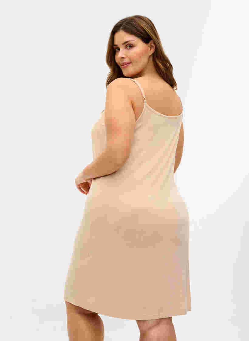 Enfärgad underklänning i viskos, Frappé, Model image number 1