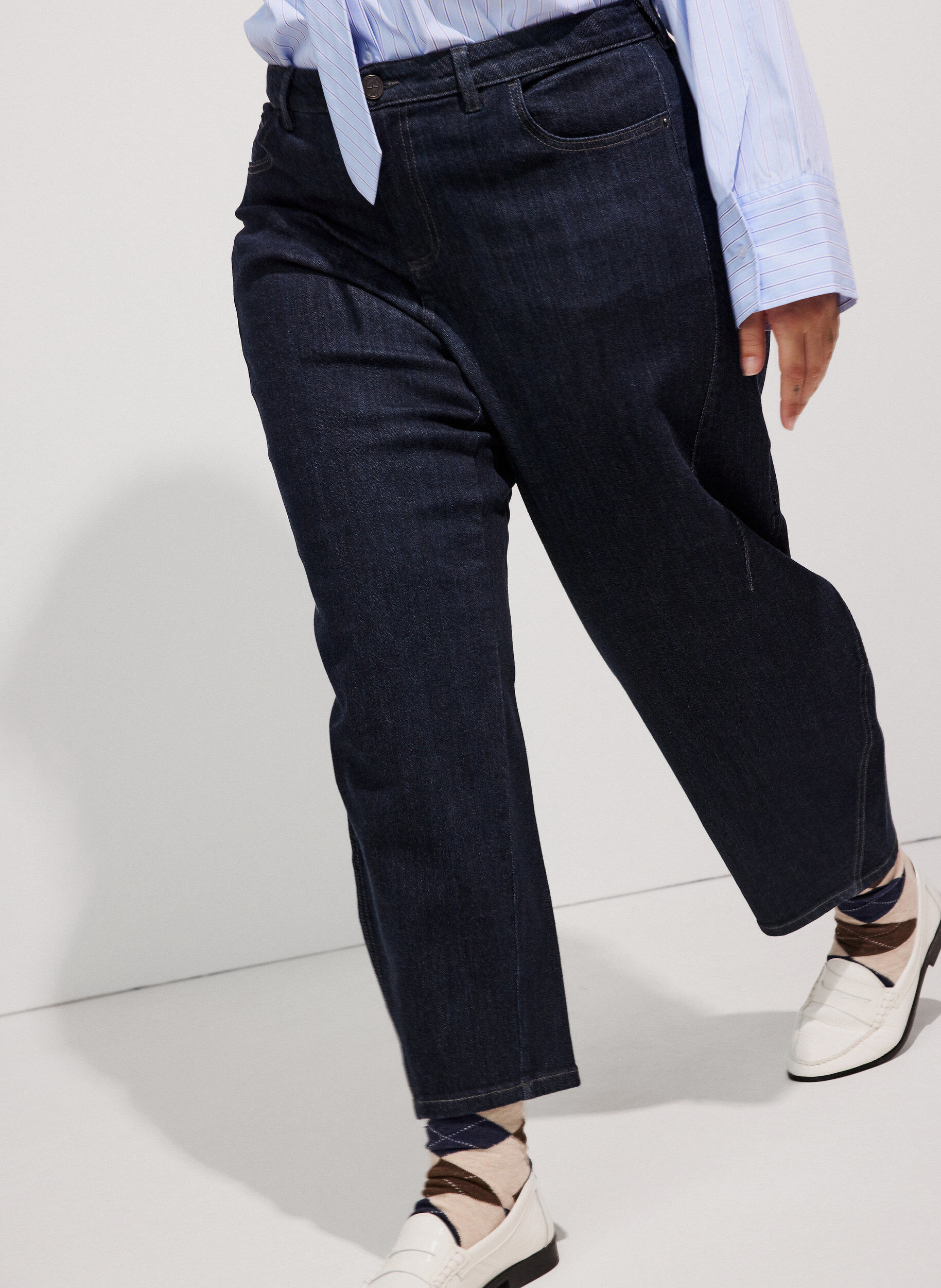 ZizziBarrel fit-jeans med h&ouml;g midja, Bl&aring;, Model image number 3