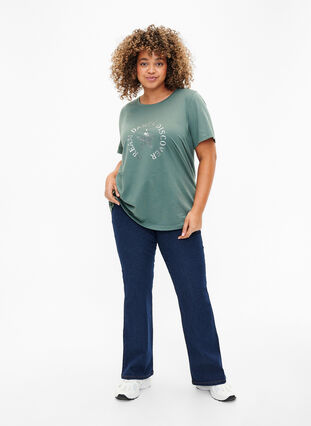 T-shirt från FLASH med tryck, Balsam Green Star, Model image number 2