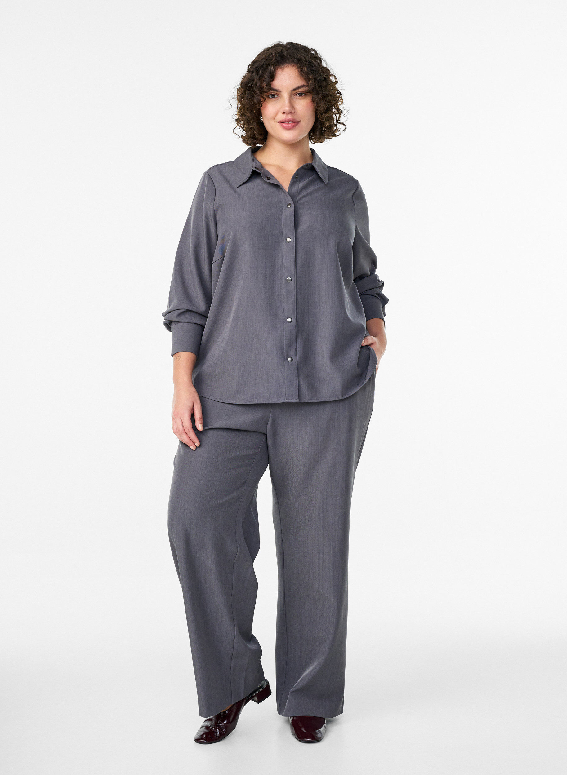 Zizzi Skjorta med krage och tryckknappar, Gr&aring;, Model image number 1