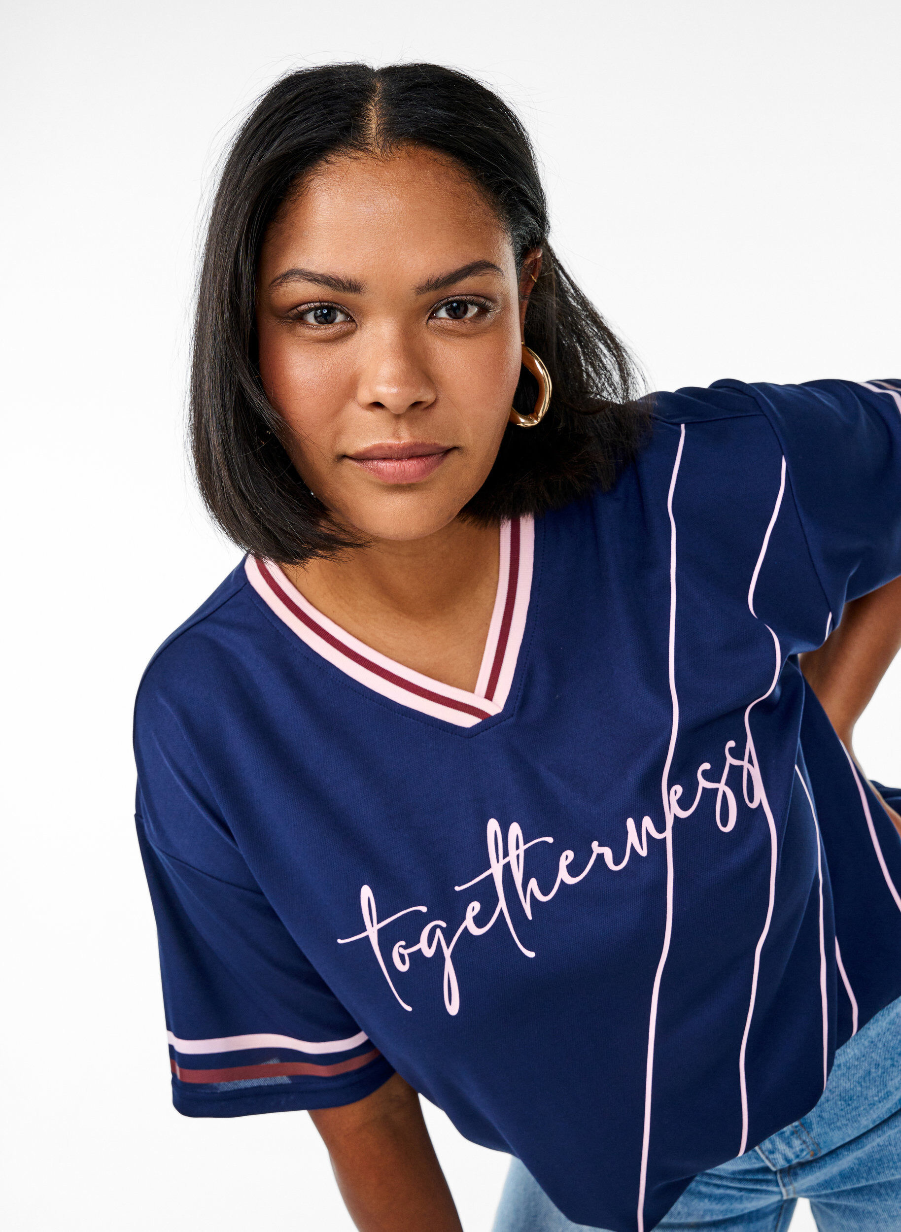 Zizzi Sportig t-shirt med r&auml;nder och texttryck, Bl&aring;, Model image number 3