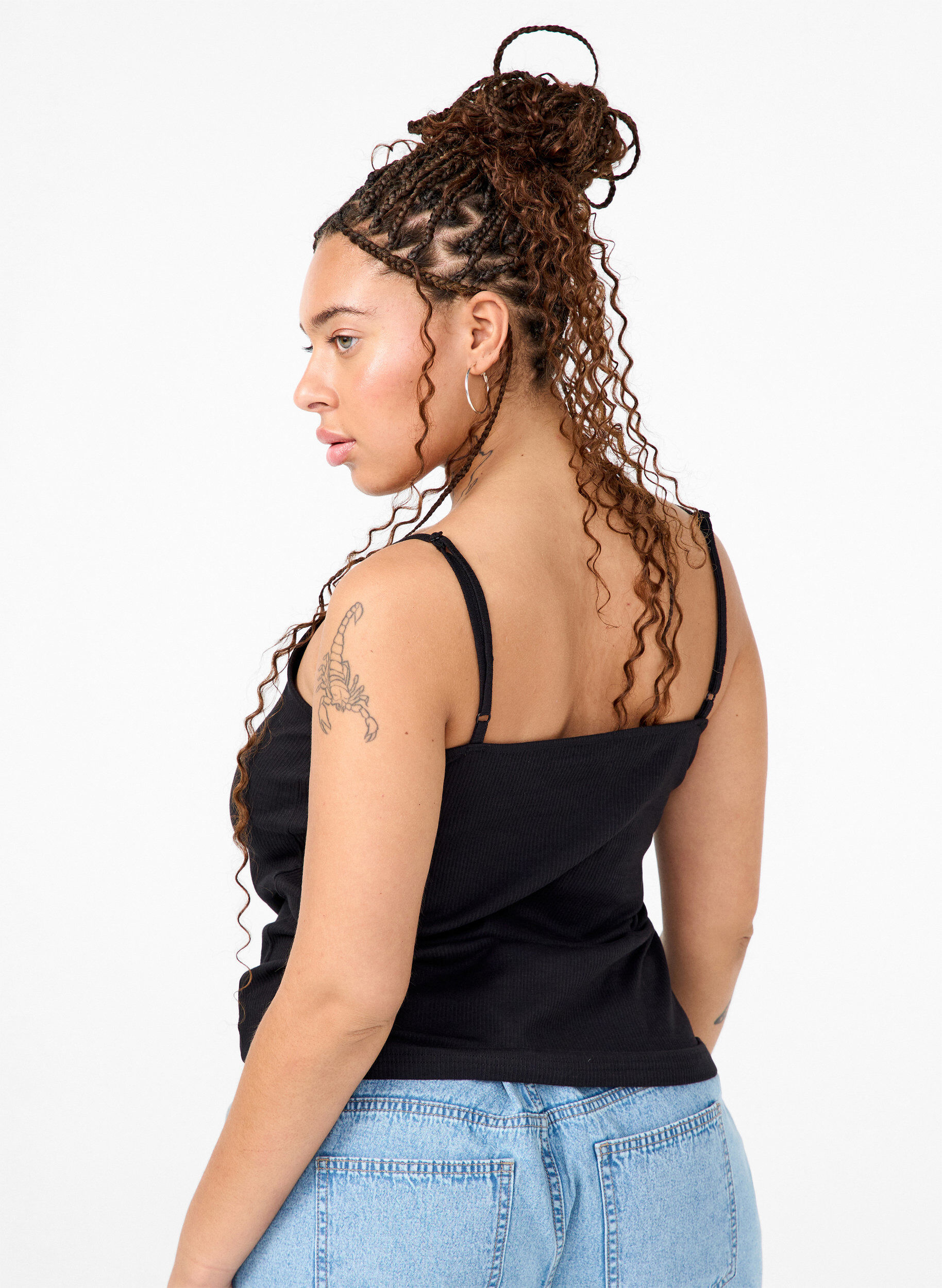 Zizzi Ribbtopp i ekologisk bomull med korsdetalj, Black, Model image number 1