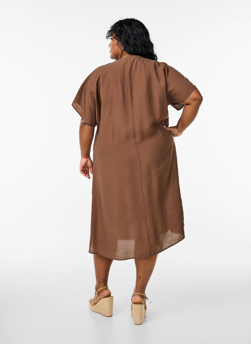 Kl&auml;nning med v-ringning i viskos, Brun, Model image number 2
