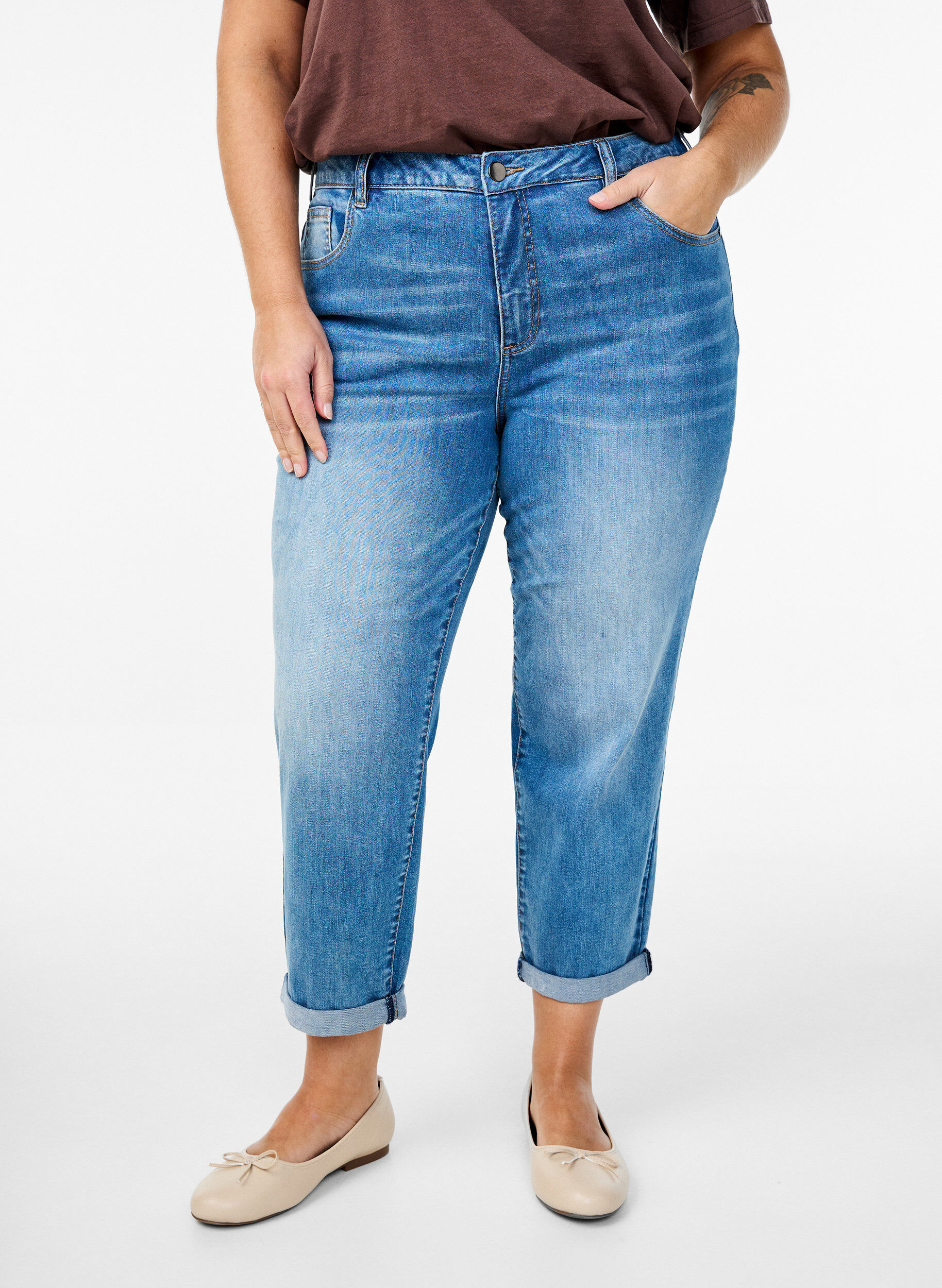 Zizzi 7/8-jeans med uppvik och h&ouml;g midja, Bl&aring;, Model image number 2