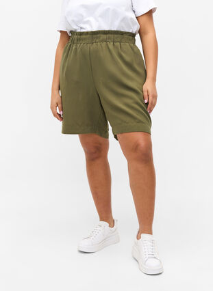 Lösa shorts i viskose, Ivy Green, Model image number 1