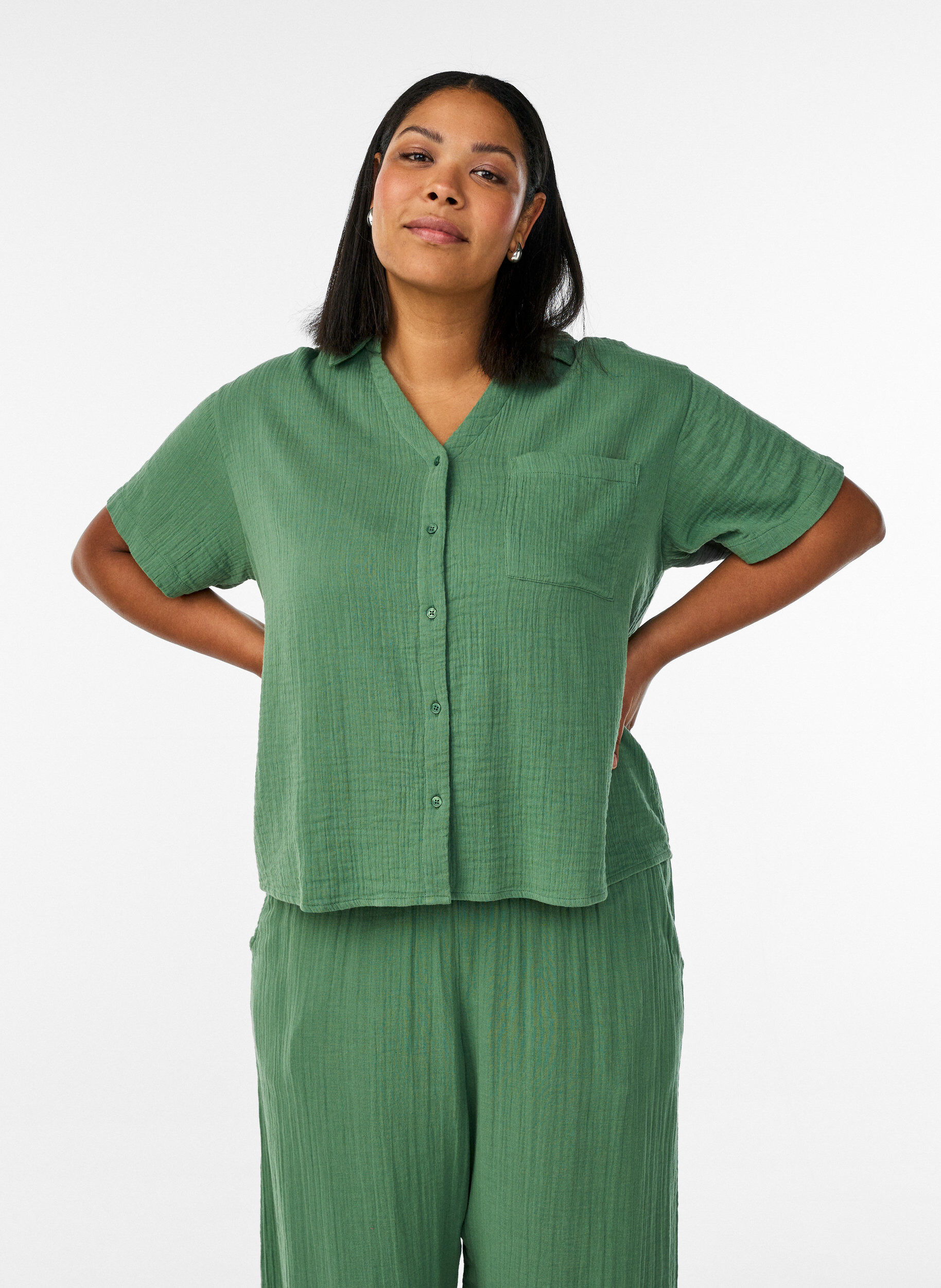 Blus i bomullsmuslin med korta &auml;rmar, Gr&ouml;n, Model