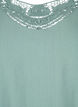 Blus i viskos med virkade detaljer, Chinois Green, Packshot image number 2