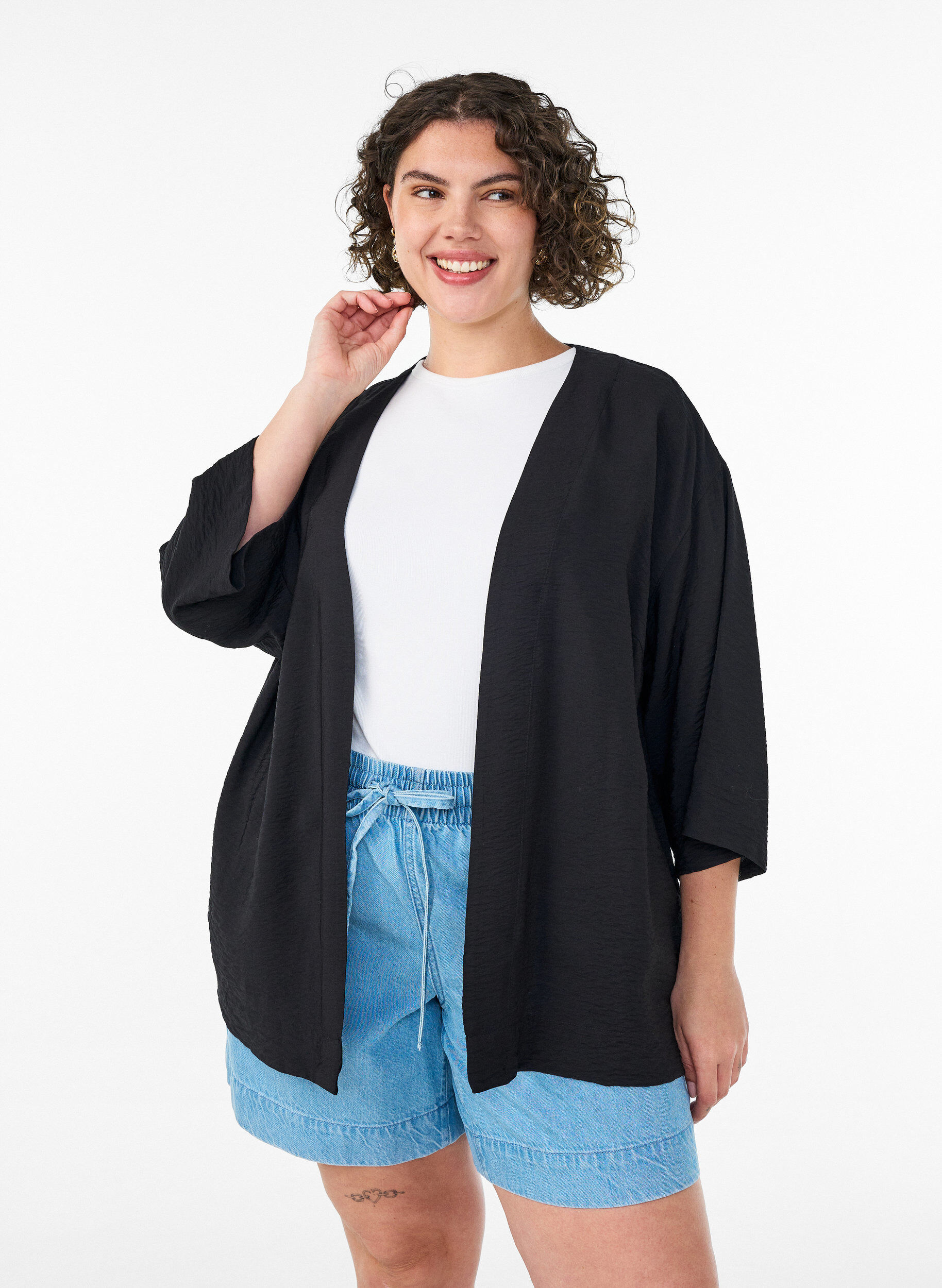 ZizziKort kimono i viskos med 3/4-&auml;rmar, Svart, Model image number 0