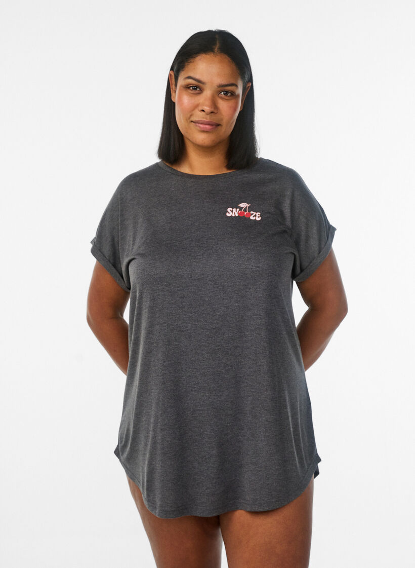 Kort&auml;rmat nattlinne med texttryck, Svart, Model image number 0