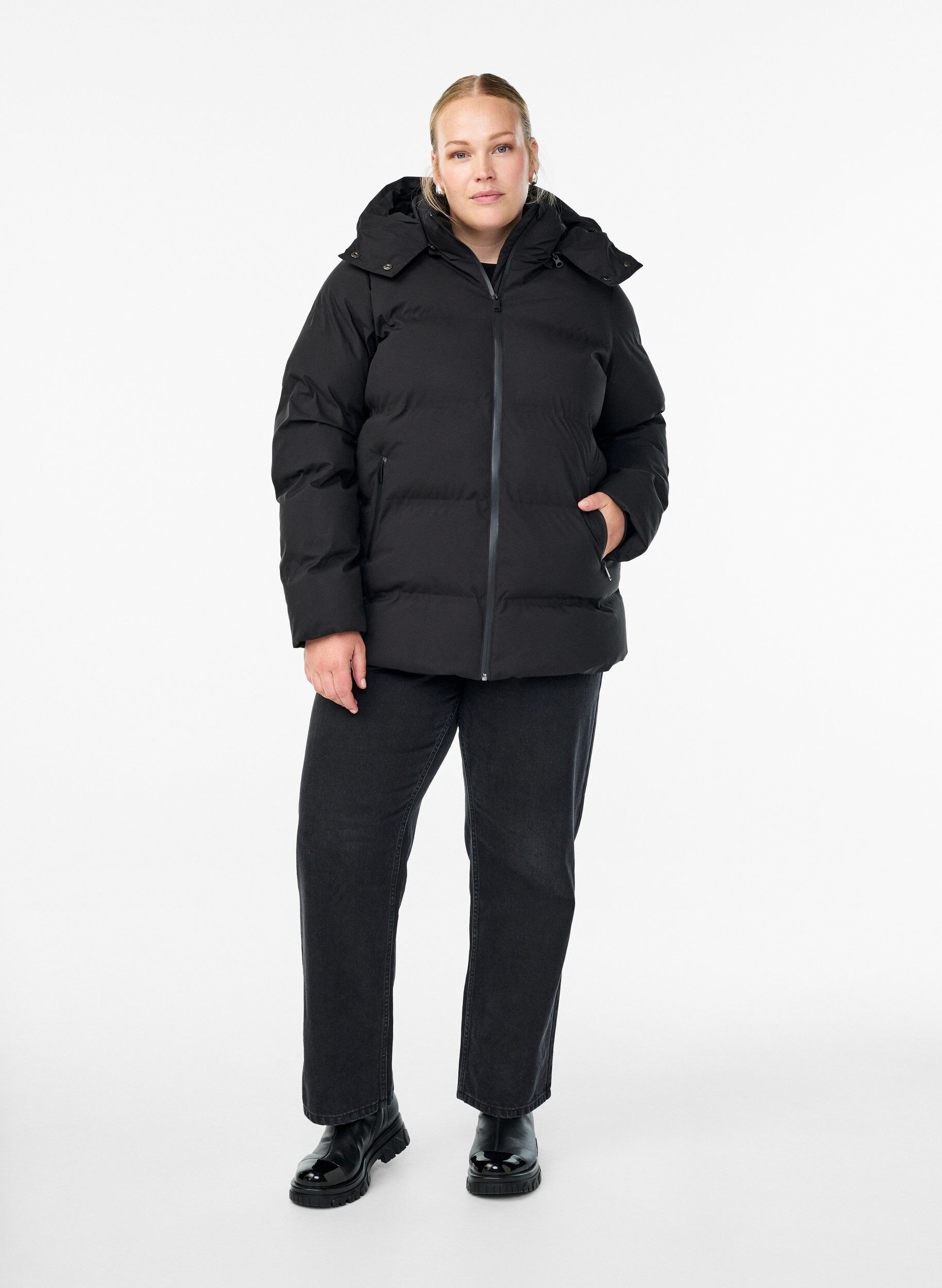 ZizziKort pufferjacka med avtagbar huva, Svart, Model image number 1