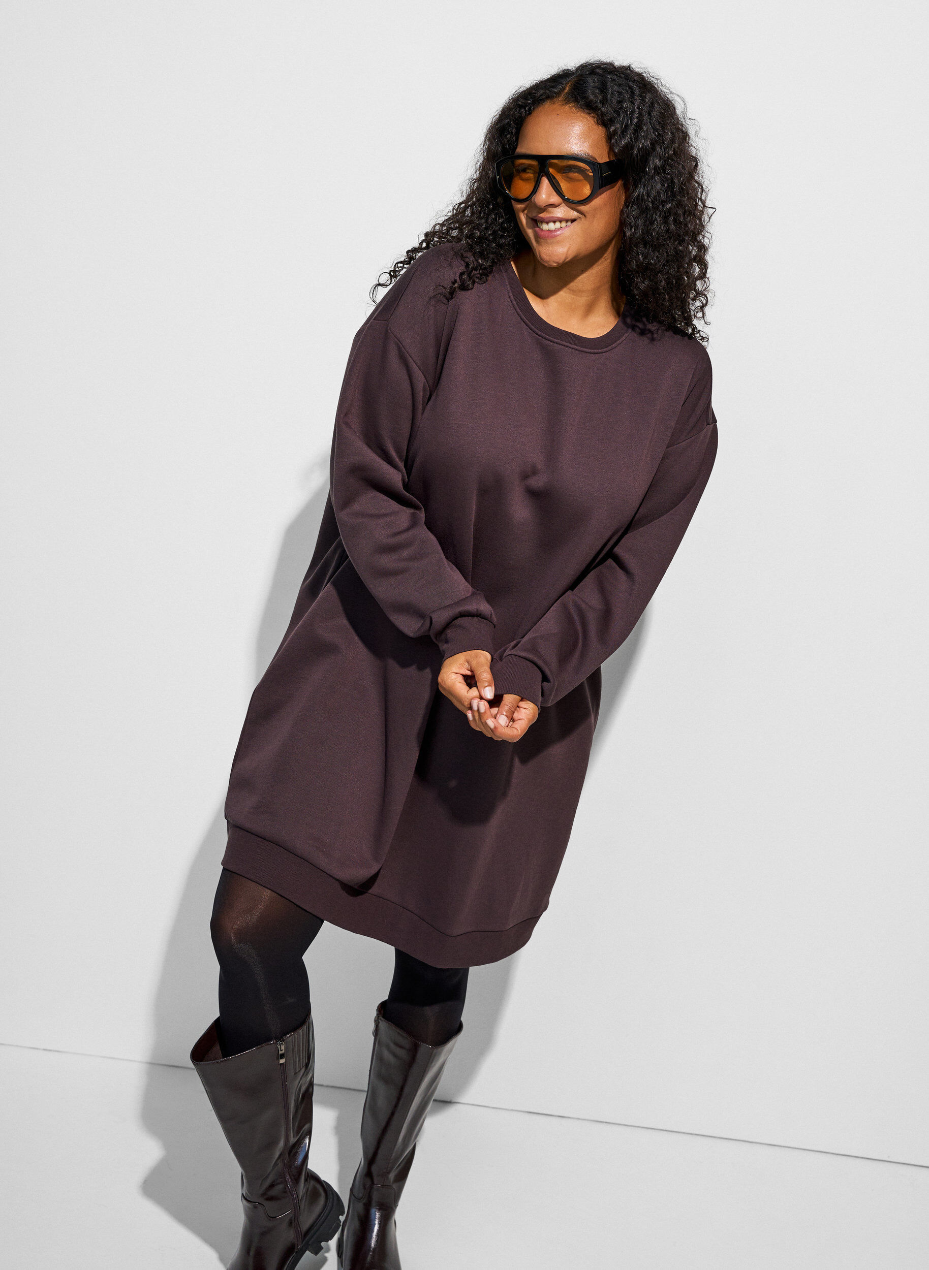 L&ouml;s sweatshirtkl&auml;nning med fickor, Brun, Model