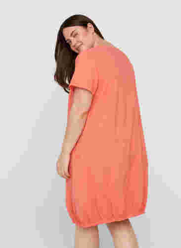 Kortärmad klänning i bomull, Hot Coral, Model image number 1